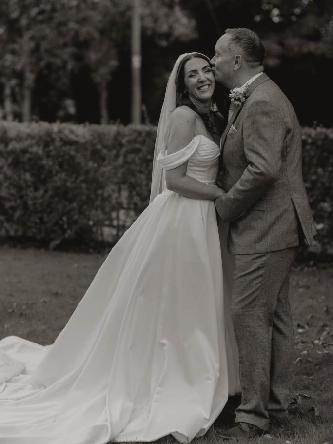 ๐ค Claire ๐ค
Beautiful Claire and Jon were married at @manorhousehotelalsager back in autumn ๐ and doesnโt Claire look amazing in her @essenseofaustralia fitted satin gown and overskirt ๐ (and of course, Jon looks very dapper too!) xxx
Claire says, โJust a few pictures from our beautiful day, thank you again for helping me find my perfect dress xxโ
Youโre so very welcome Claire and it was so lovely to see you both on your special day. Wishing you a lifetime of happiness together xxx ๐ฅ
Claireโs suppliers โฆ
๐ @manorhousehotelalsager
๐ธ @nataliajmphotography
๐ @_itsallaboutmememe_
โ๏ธ @sarah_thompo
๐ @veilandvanitybysophie
๐น @amplify_by_chloe
#thebridalloungenewcastleunderlyme #realbride #newlyweds #autumnwedding #2025bride #2025wedding #essenseofaustralia #essensebride #themanorhousehotel #congratulations