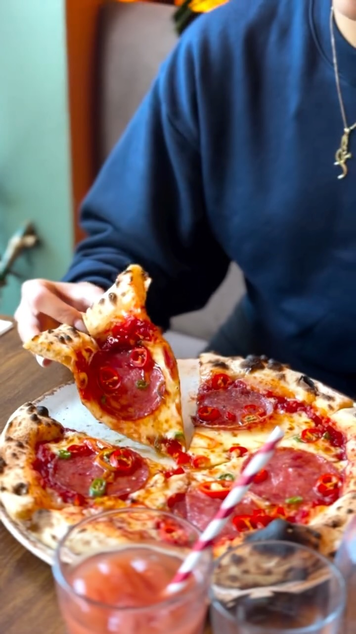 Pov: This and a deep chat with your bestie 🧡 🍕
Come to @bistro66_beeston and check it out!
#bistro66beeston #nottingham #nottinghamfood #deals #christmas