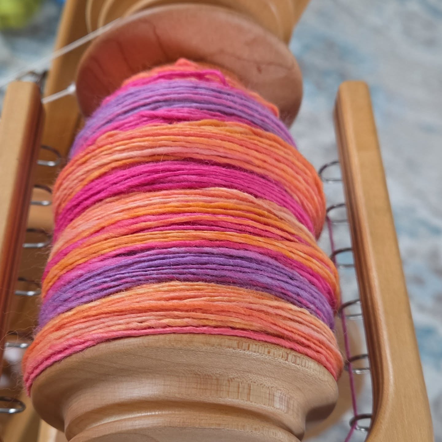 With gray skies outside, I'm choosing color on the inside.
#sunriselodgefiberstudio #spinnersofinstagram #spinning #handmade #yarn