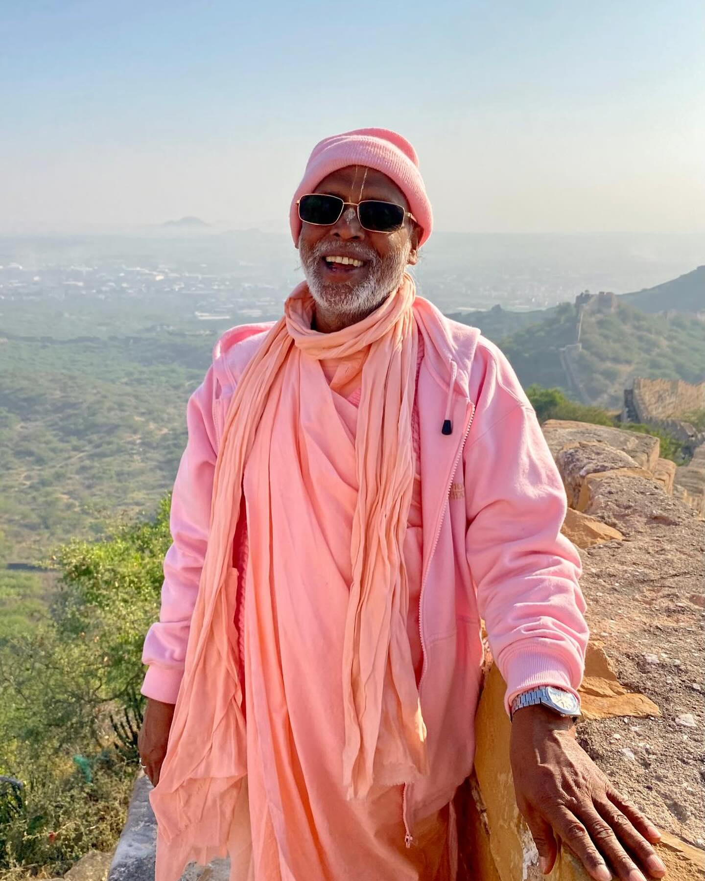 It’s very important to come to Bhuj, Gujarat, because we need the mercy of Baladeva Prabhu, that presides the city in the form of Ananta Shesha, to have spiritual strength (cit bala), and to attain the service of Srimati Radhika under the guidance of Ananga Manjari 💗🙏
Srila Gurudeva Srila Bhaktivedanta Vana Goswami Maharaja’s yearly Bhagavat Saptah in Bhuj and new temple Radha Govinda Gaudiya Math has been attracting thousands of people to the path of bhakti and nourishing them with divine love.
Jay Srila Gurudeva ki jay
Jay Baladeva prabhu ki jay!