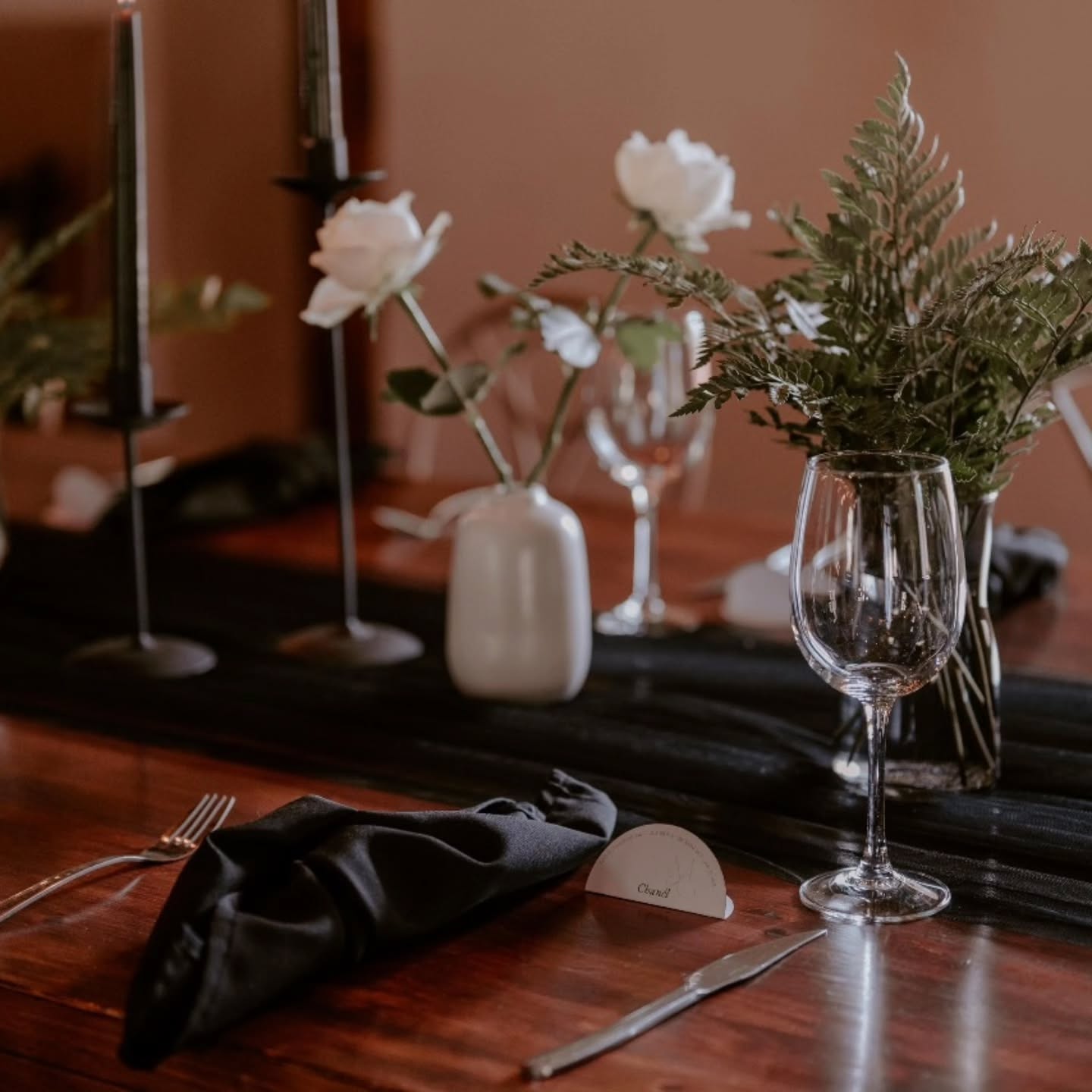 Terugblik op 2025 se eerste 6 mnde, 1 foto van elke troue waarvan ons reeds fotos gekry het😅 more to come💃
Dankie aan elke bruidspaar wat hulle drome aan ons toevertrou het❣️
#fouriesburgweddings #clarensweddings #fouriesburgaccommodation #clarensaccommodation #farmweddings #mountainwedding