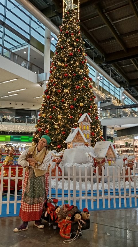 Aquest 2025 hem celebrat els 20 anys de la fundació de la companyia NS danza @ns_danza amb molta alegría!
Al llarg d'aquest recorregut la companyia ha participat no només en programacions i festivals de renom com la @mostraigualada o @int.kulturboersefreiburg sino que ha anat arreu del territori nacional portant la magia de les arts escèniques, els contes, el cabaret, la dansa contemporànea, el teatre... i un llarg etcètera de disciplines, per fer fer-vos gaudir dins i fora dels teatres.
El meu desig pel 2026 és poder seguir mínim 20 anys més veient les vostres cares d'il.lusió quan tasteu el que Fem!
Gràcies als que seguiu confiant-nos els vostres projectes!
#aniversari #espectacles #companyiadedansa
#dansacatalunya #dansabarcelona