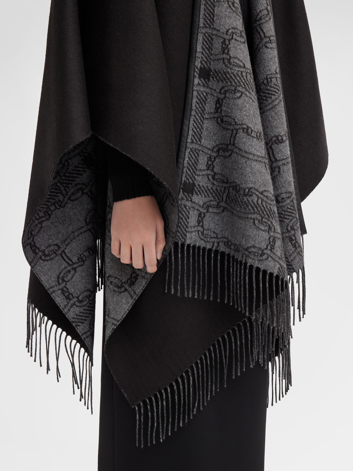 AGNONA is all about quiet luxury. Pure Italian craftsmanship, the softest cashmere and silhouettes that feel effortless. Timeless pieces for anyone who loves elegance without noise. 🖤
Timeless. Clear. At the highest level. @quagliazurich
#quagliazurich #agnonacashmere #quietluxury #madeinitaly #cashmerecape #zurichfashionstore