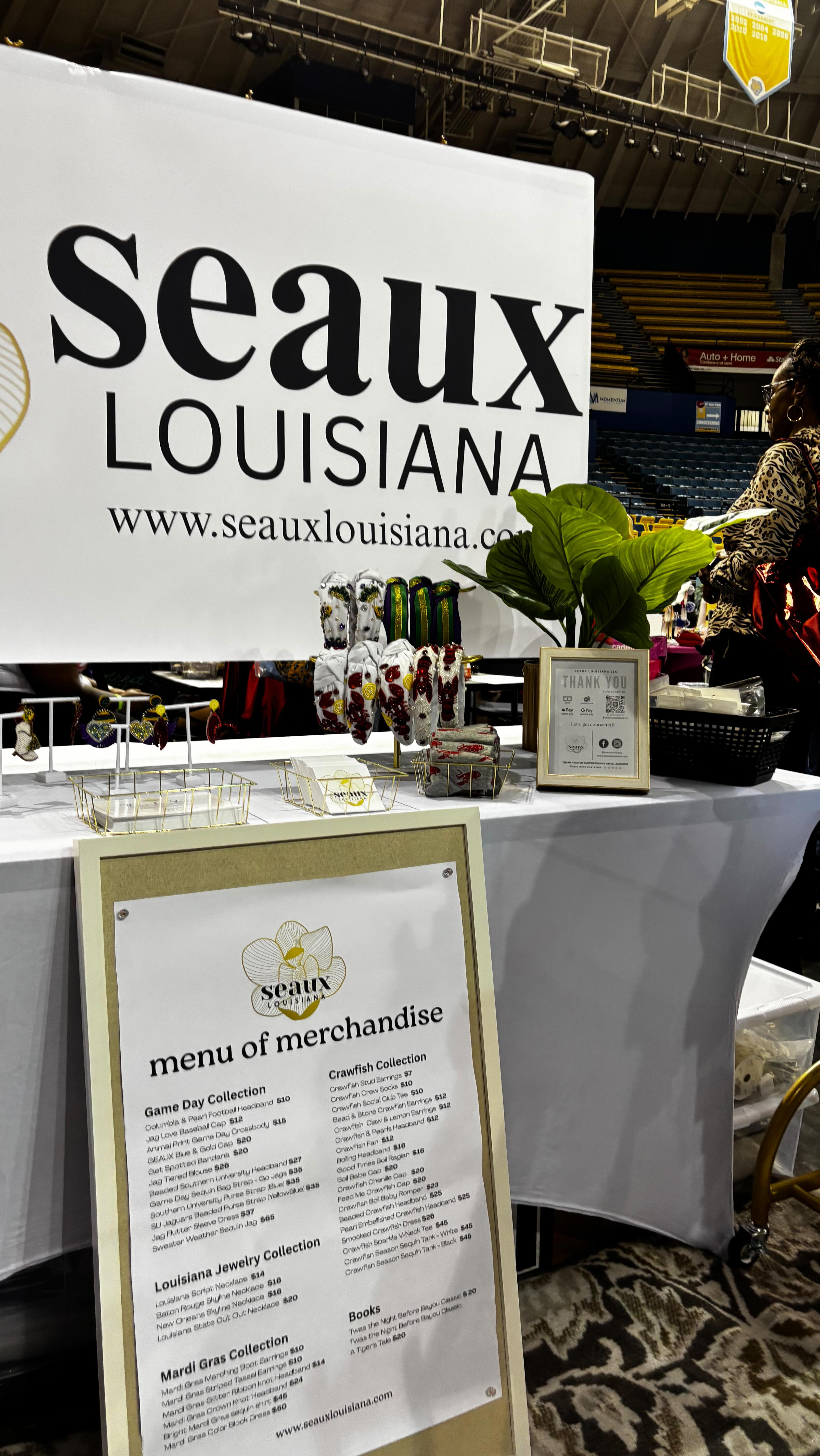From online to in-person for the very first time — Seaux Louisiana showed up at the @brsigmadst @__southerndivas Crimson Market and it was amazing! Grateful for every smile, conversation, and supporter. Today was a good day!#louisianalove #thebluff #louisianaliving
#seauxlouisiana #shopsmall #smallbusinesssaturday #louisianabusiness #blackownedbusinesses #holidaymarket #vendor #louisianablogger