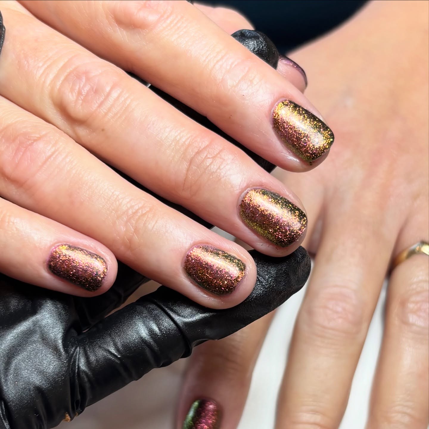 Season to sparkle is here! ✨
Beautiful gel manicure by Manicurist Rebekah.
Book in your Christmas nails today by clicking the link in our bio ✨