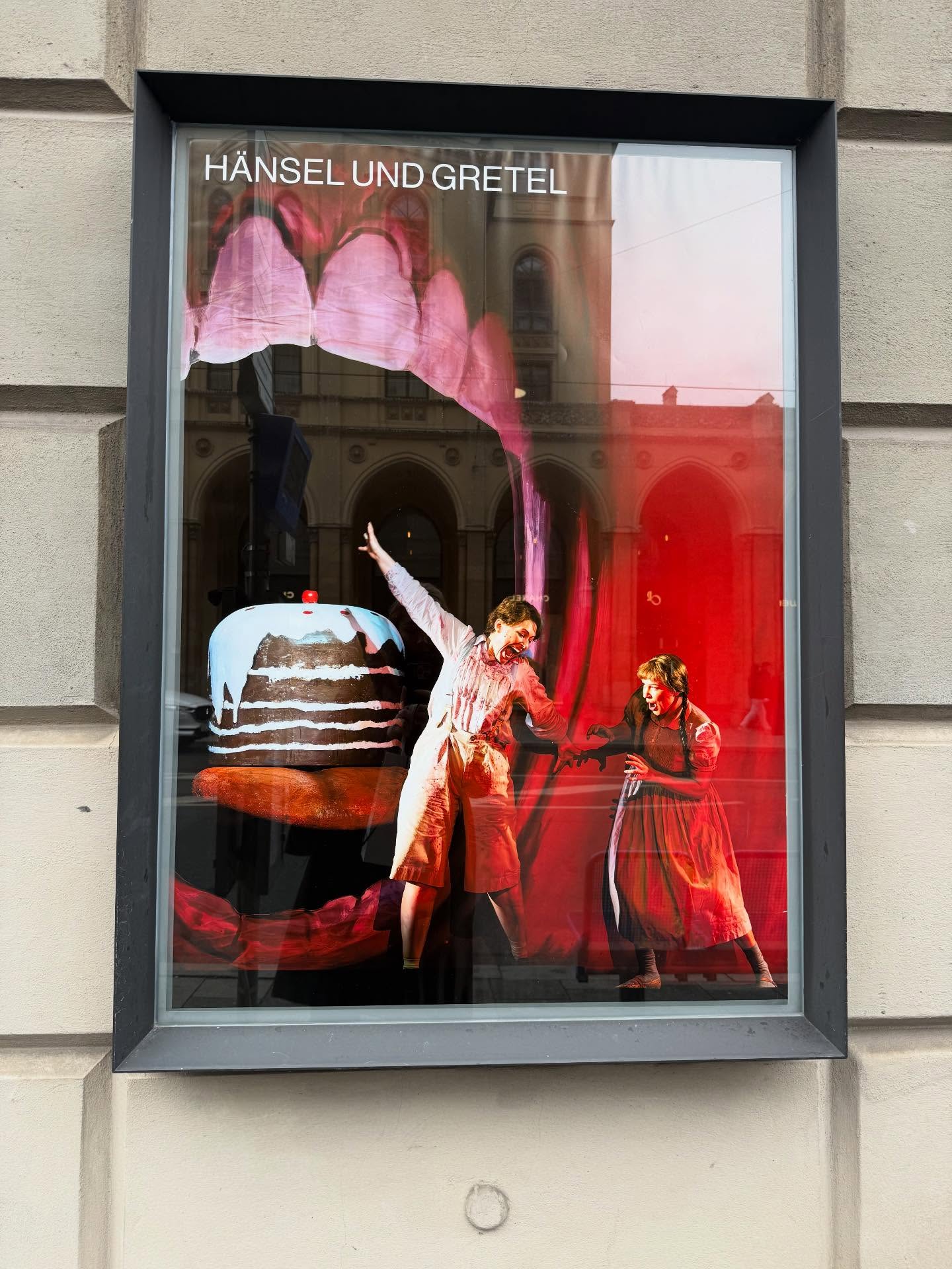 The walls of @bayerischestaatsoper reminding me of the great times I had last year singing my first Gretel. And what fun we had, with the most beautiful soul @angela_brower_mezzo as my brother. This year I am busy prepping for my first Adele, but I wish my colleagues TOI TOI TOI for the upcoming shows! 🍀
#opera #operasingersofinstagram #singer #mirjammesak #bayerischestaatsoper