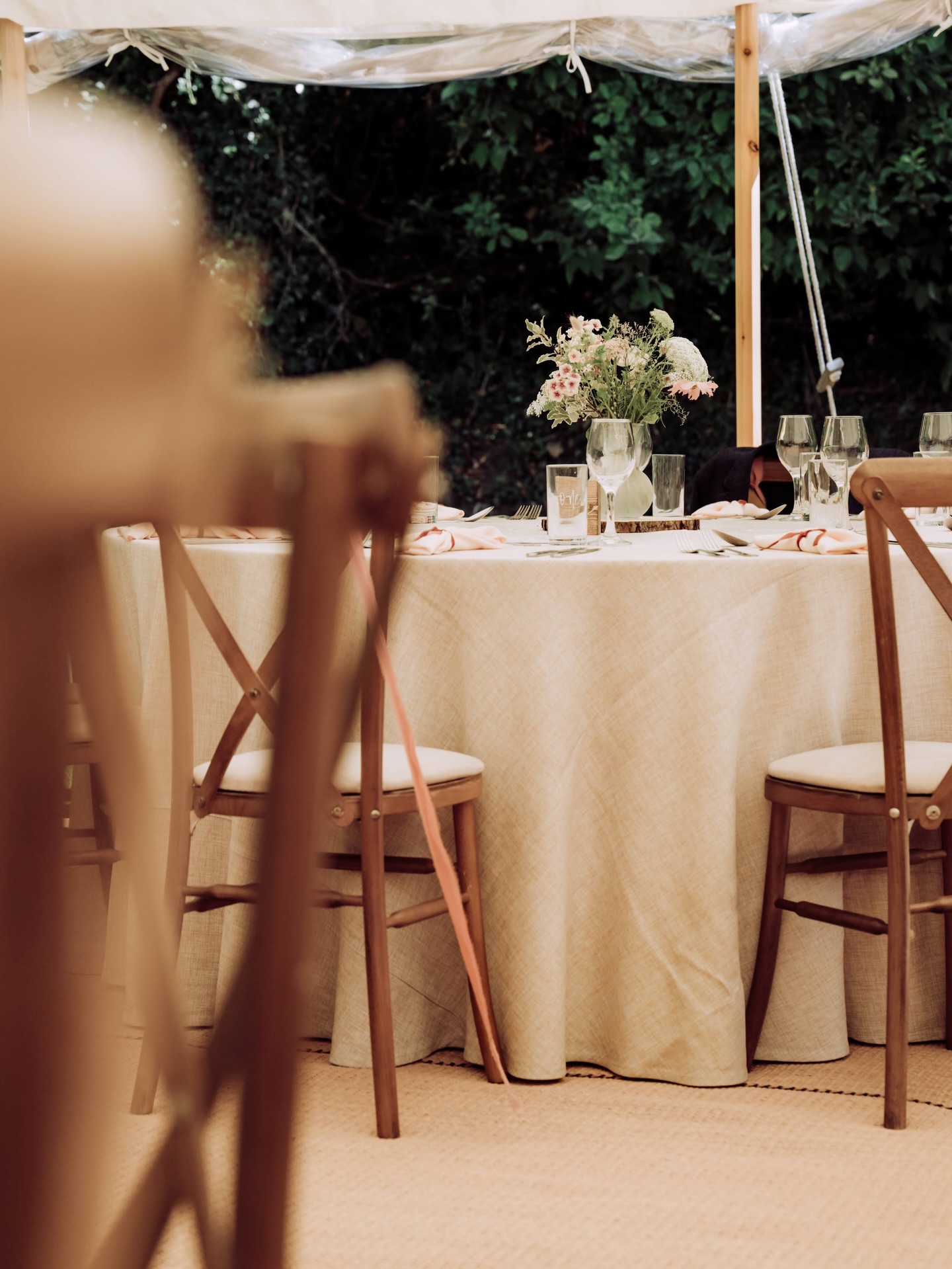 Choosing the right chair is just as important as choosing the marquee itself. It sets the tone, enhances the styling and ensures your guests are comfortable from the first toast to the last dance!
Our wooden cross back chairs are the perfect balance of simplicity and style. Elegant enough for beautifully dressed tables, yet understated enough to suit an easy, laid-back atmosphere!
Photographer - @its.saul.brown
Venue - @heathylea.chatsworth
Planner - @jessicasharpeweddings
Florist - @bloomsheffield
#greenfarmmarquees #heathyleawedding #crossbackchairs #itsawillsthing