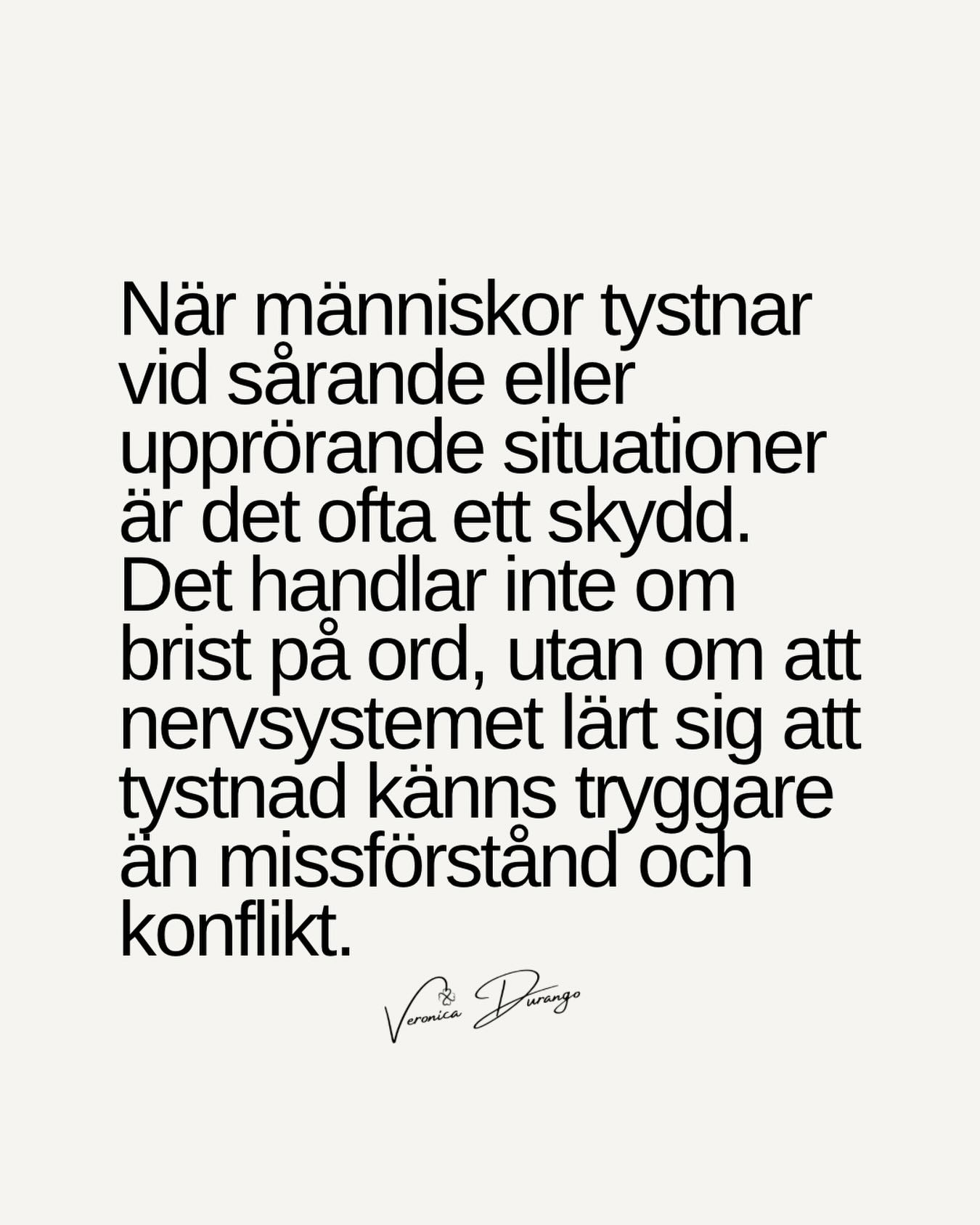 Många människor tystnar inte för att de saknar ord, utan för att deras nervsystem har lärt sig att det är farligare att tala än att hålla tyst.
Första steget:
Bekräfta din sanning:
Säg till dig själv: “Det här är min upplevelse, min sanning, mina känslor och de är viktiga.
Kroppen kommer gradvis känna trygghet och lättnad. Nervsystemet signalerar att det inte längre behöver vara i ständig beredskap.
🧡Hur landar det här hos dig?
#hälsa#story#prata