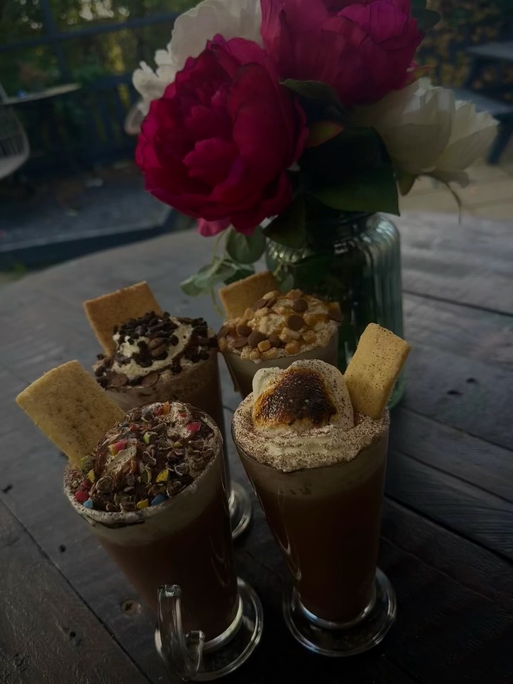 Name a better way to get warm than with one of our New In Loaded Hot chocolates!
Choose from either:
🍪Twix topped with Caramel Sauce
🍫Galaxy Crumb topped with Chocolate Sauce
🍬Smarties topped with Chocolate Sauce
🍮Smores Topped With a Freshly Toasted Marshmallow
All Served with one of our Freshly Baked Shortbreads*
*subject to availability