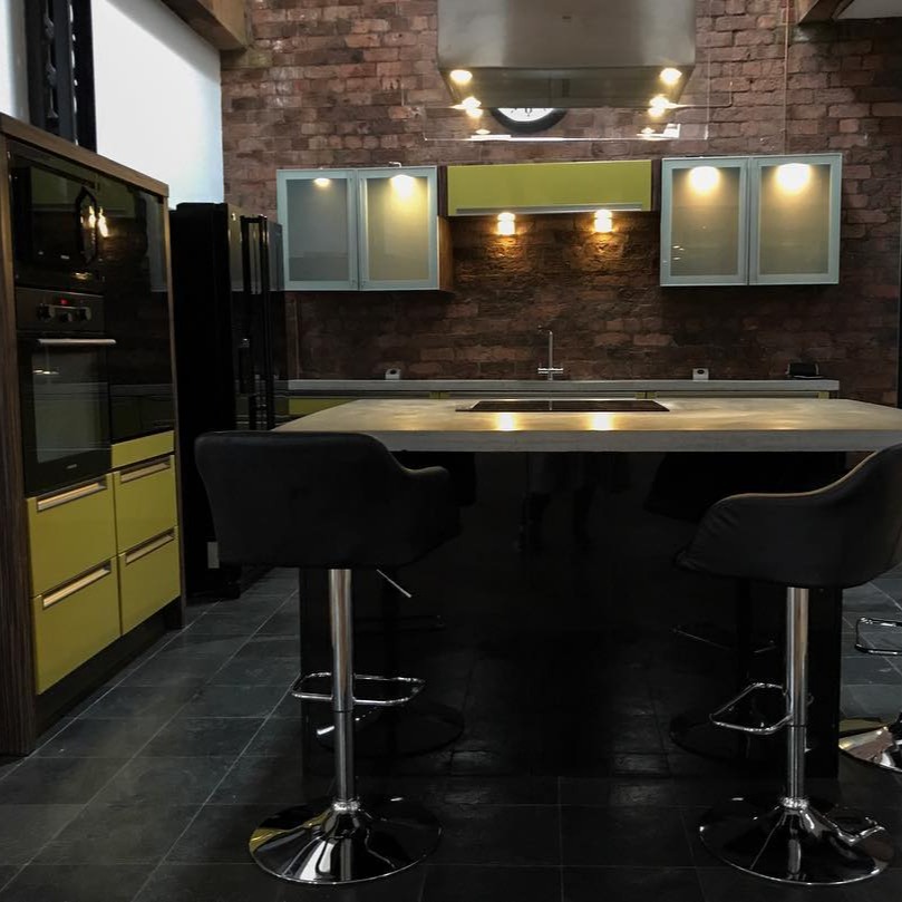 Always a pleasure to clean this one. Such a stunning space. Also, this home totally smells like Christmas now which is NEVER a bad thing. I'm replying to messages, customer forms and sending invoices this evening so if you have recently been in touch, please bear with me! 🧽✨