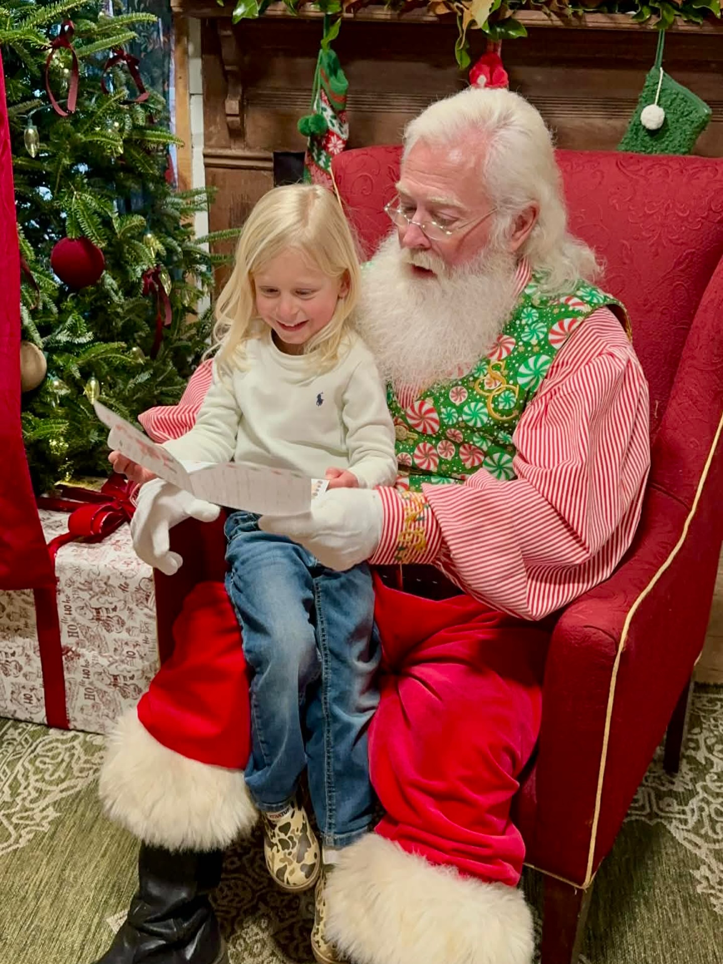 🎄✨ Good morning from Jack’s Creek Farms! ✨🎄
We’re open today and ready to welcome your family for the full Christmas experience! 💚
🌲 Cut-Your-Own Field Trees
Walk the farm, find your perfect tree, and make a memory you’ll never forget.
🌲 Fresh Pre-Cut Fraser Firs
Straight from North Carolina — beautiful, full, and ready to decorate!
🚜 Hayride Through the Tunnel of Lights
Runs all weekend long — magical, bright, and perfect for photos!
🐮🐐🦆 Farm Animals
Visit the goats, rabbits, ducks & more every day!
🛍️ Grandma’s Christmas Shop
Packed with ornaments, gifts, décor, and our new 2025 custom ornament — just $10!
🍿 Concessions
Open on weekends with all your favorite treats!
🎅🏽Santa at Jack’s Creek!
Nov 30 • Dec 6 (11–4) • Dec 7 • Dec 13 • Dec 14
10 AM – 5 PM
Take your own photos!
Bring your family, take lots of pictures, and make Christmas memories that last forever.
We can’t wait to see y’all today! ❤️🎄