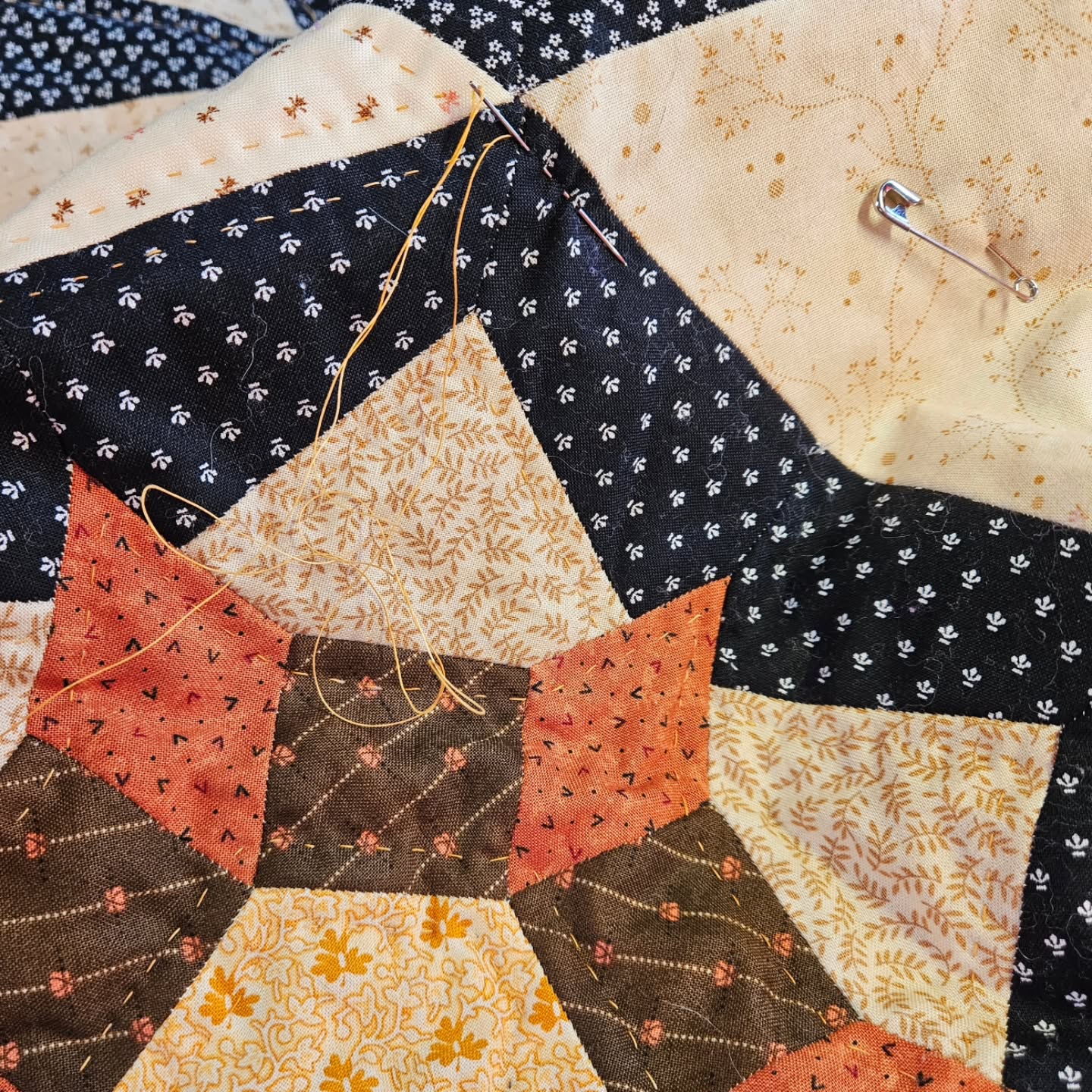 Because I worked on business stuff for much of Saturday, I'm allowing myself a little extra time this sunny Monday morning before I go swimming to do some more hand-quilting on this EPP quilt. After this, only 2 more blocks plus the border. I have Christmas gifts to work on between preparing for the next 3 shows and editing deadlines, so the rest of the quilt may still not get done this year, but it's still nice to make some progress.
.
#handquilting #quiltingismytherapy #quilting #quiltingbyhand #englishpaperpiecing #epp #personalprojects #fiberartist #quiltsagram #quiltersofinstagram #quilter #crowningstarquilt #crowningstarqal