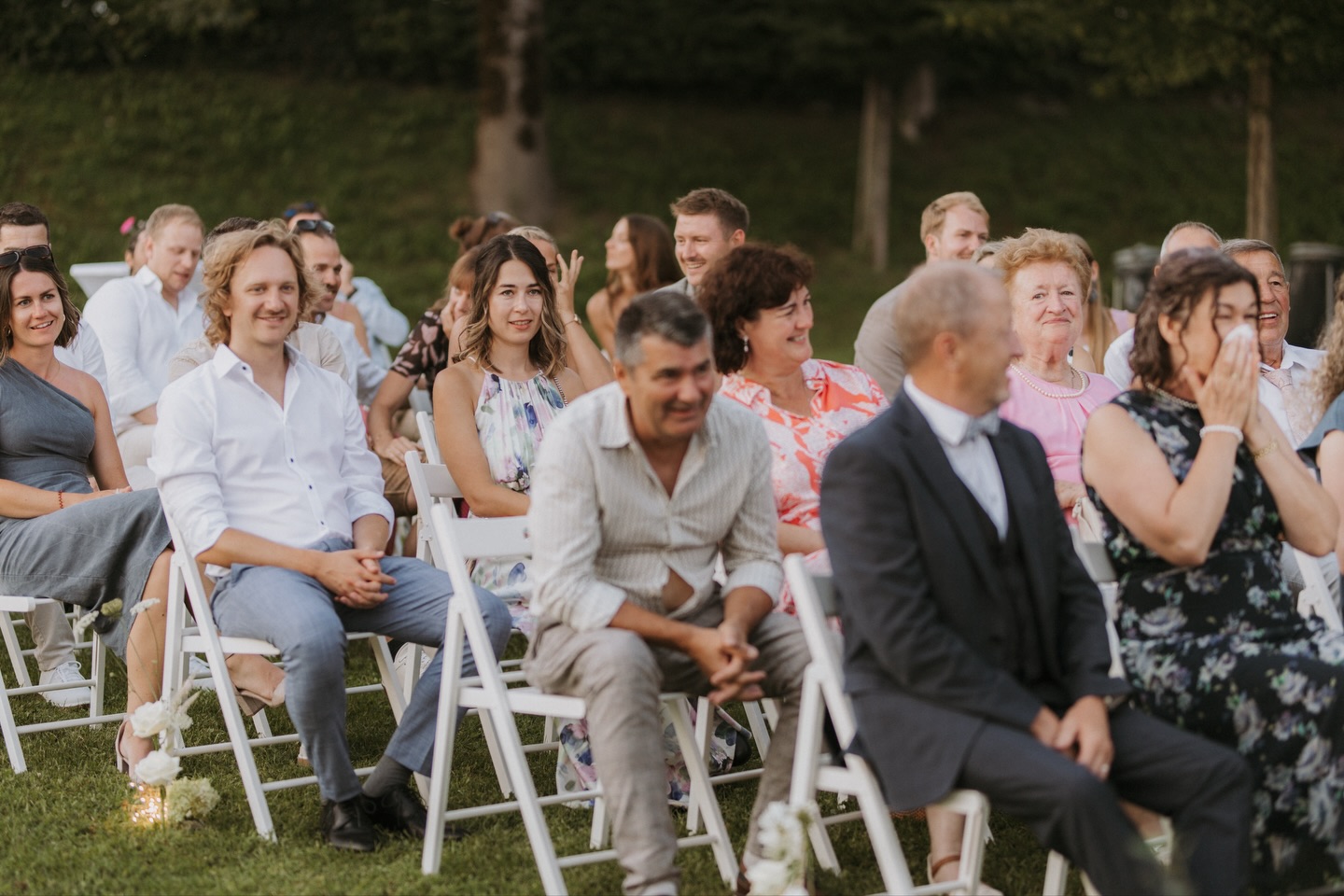 Lasst uns Geschichten schreiben, die wir später gerne erzählen 📖✨ @constantly_k
Wieviele Emotionen kann man während einer Trauung bitte auf Bildern einfangen? 😭❤️ I liebs 📸 @kosia_photography_ @kosia_elopements_ ✨