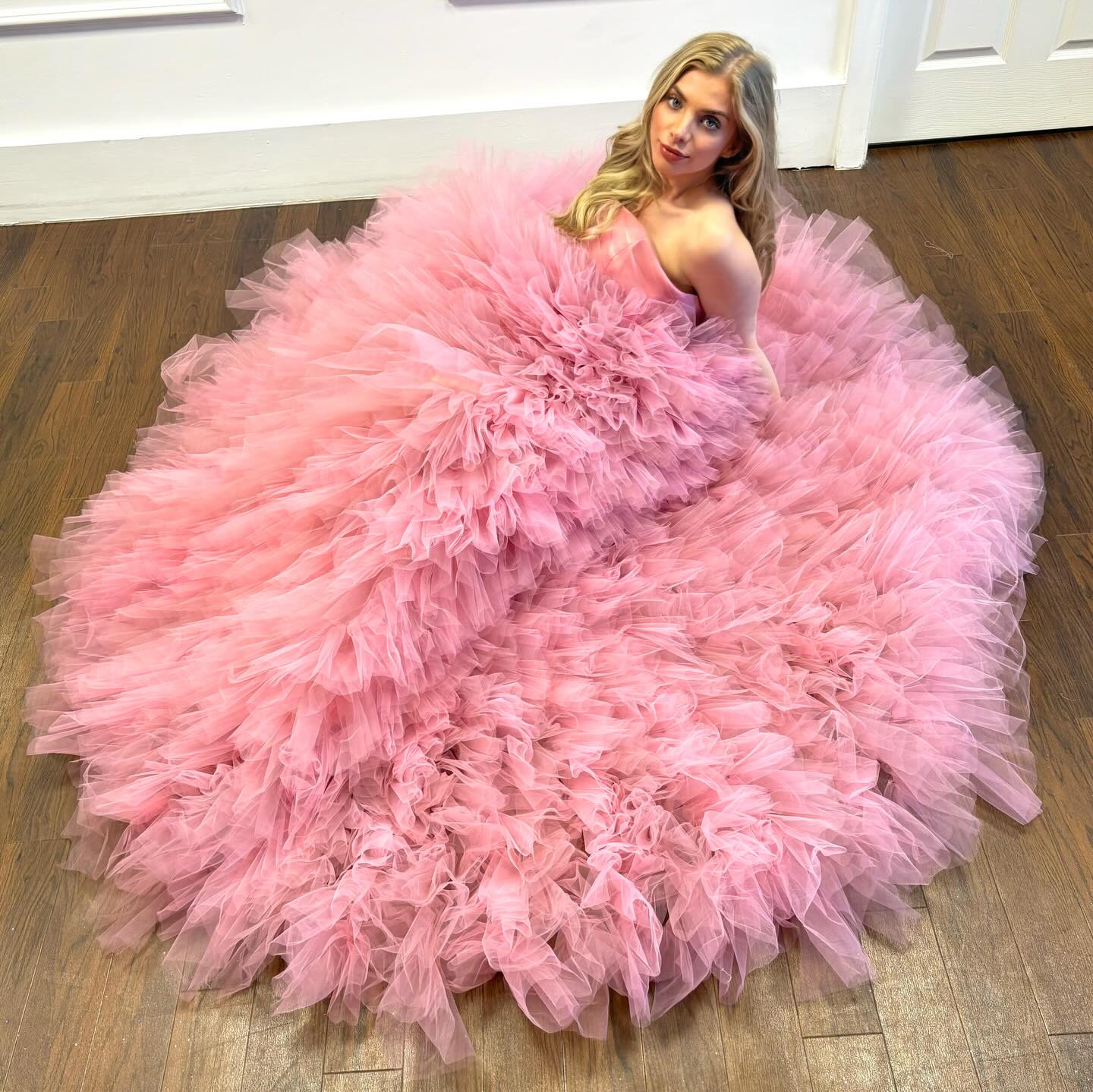 We have named her CARRIE, Obviously 💅
Taking inspiration from Sex and the City, CARRIE has it ALL.
She is the DRAMA.
Available in 100 COLOURS and either a drop waist or high waist - which would you go for?
🎀