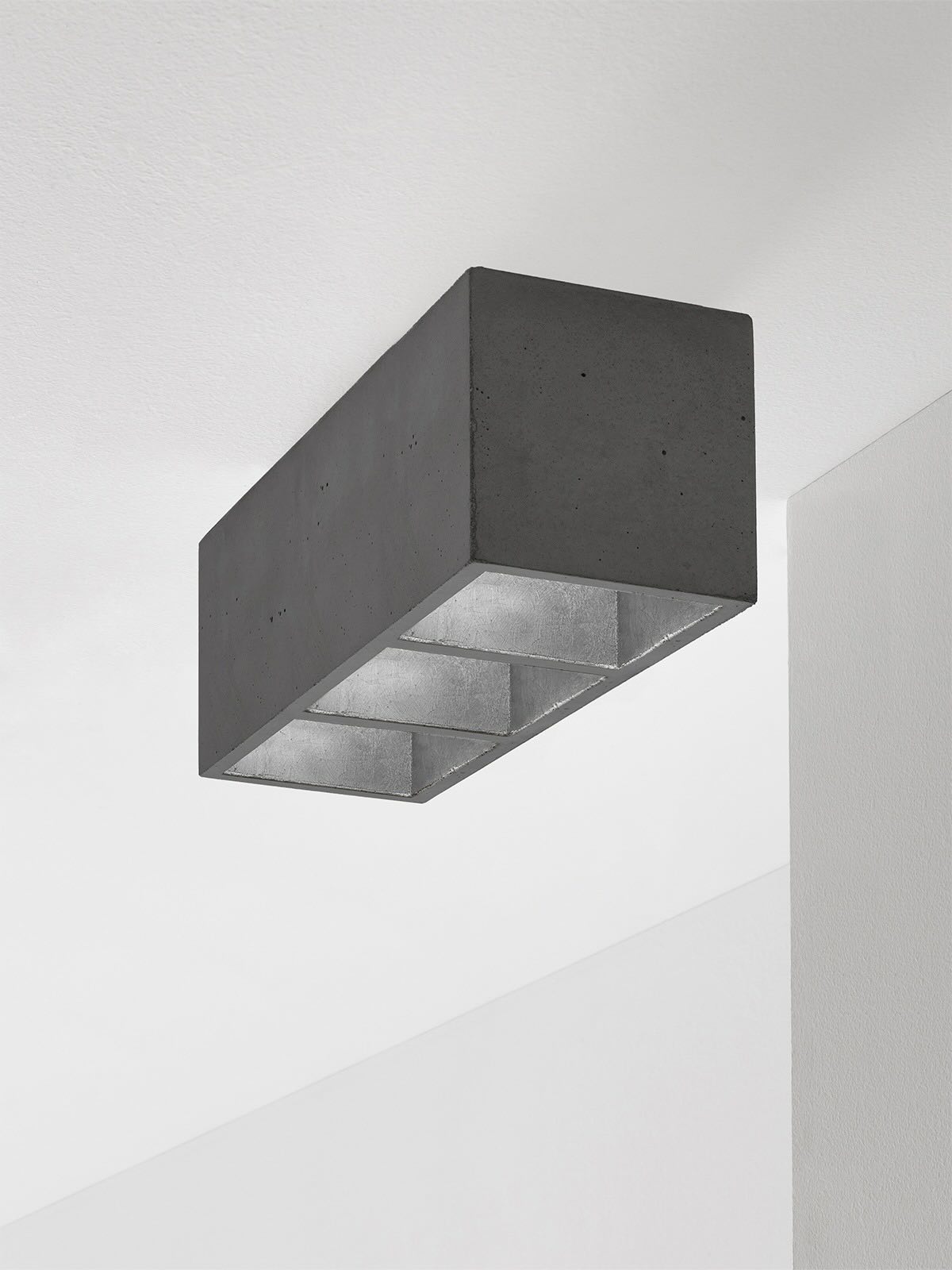 Uued Gantlights betoonist B7² & B7³ Spotid — kui vorm ja valgus sulanduvad üheks.
Selged jooned, kompromissitu valguskvaliteet ja muljetavaldav eredus.
Minimalistlik disain, mis toob ruumi sügavuse, kontrasti ja ajatu puhtuse.