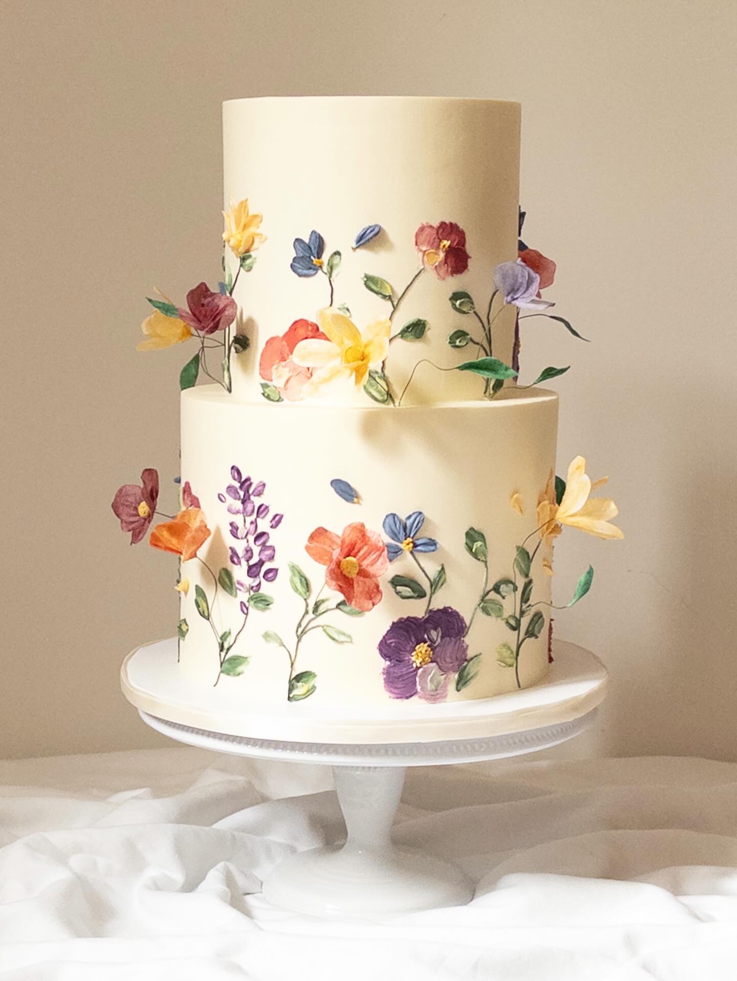 Such beautiful colours for Cindy & Benjamin 🌺
#weddingcake #paletteandpetalcakes#cakedesigner #cakeinspo #weddingcakeinspiration #cakeart #cakedesign #torontocakes #customcakes #cakesofInstagram #floralcake #flowercake#waferpaper #waferpaperflowers#torontoweddingcakes