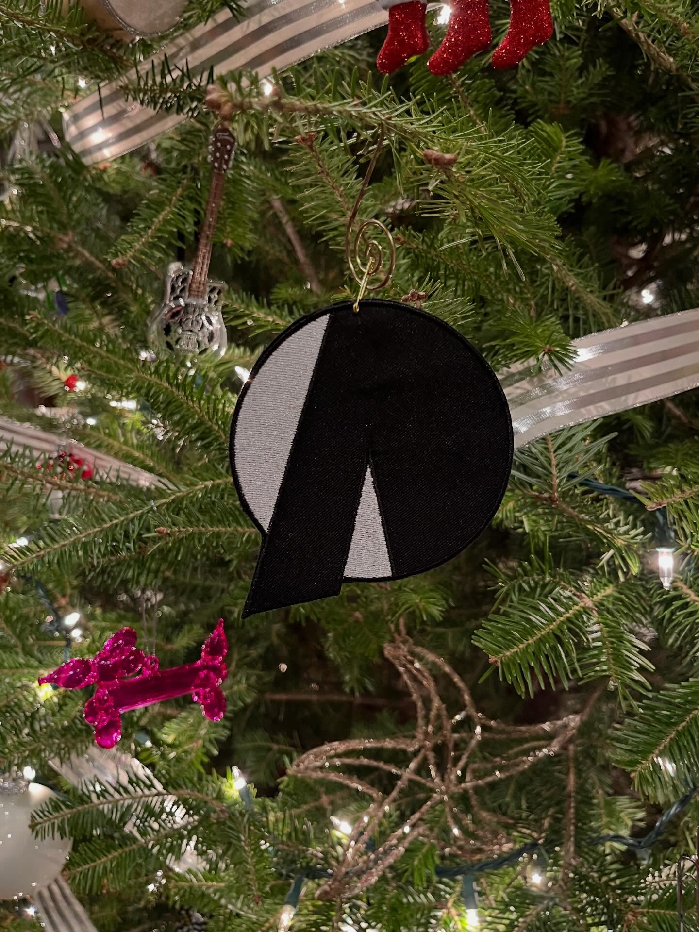So hoop-de-do and dickory dock
•
•
•
•
•
#aliendrag #indierock #americanunderground #bostonmusic #northshoremusic #rocknroll #rock #indie #holiday #ornaments #alien #christmas #noisepop #rockandroll #indie #indiemusic #christmastree