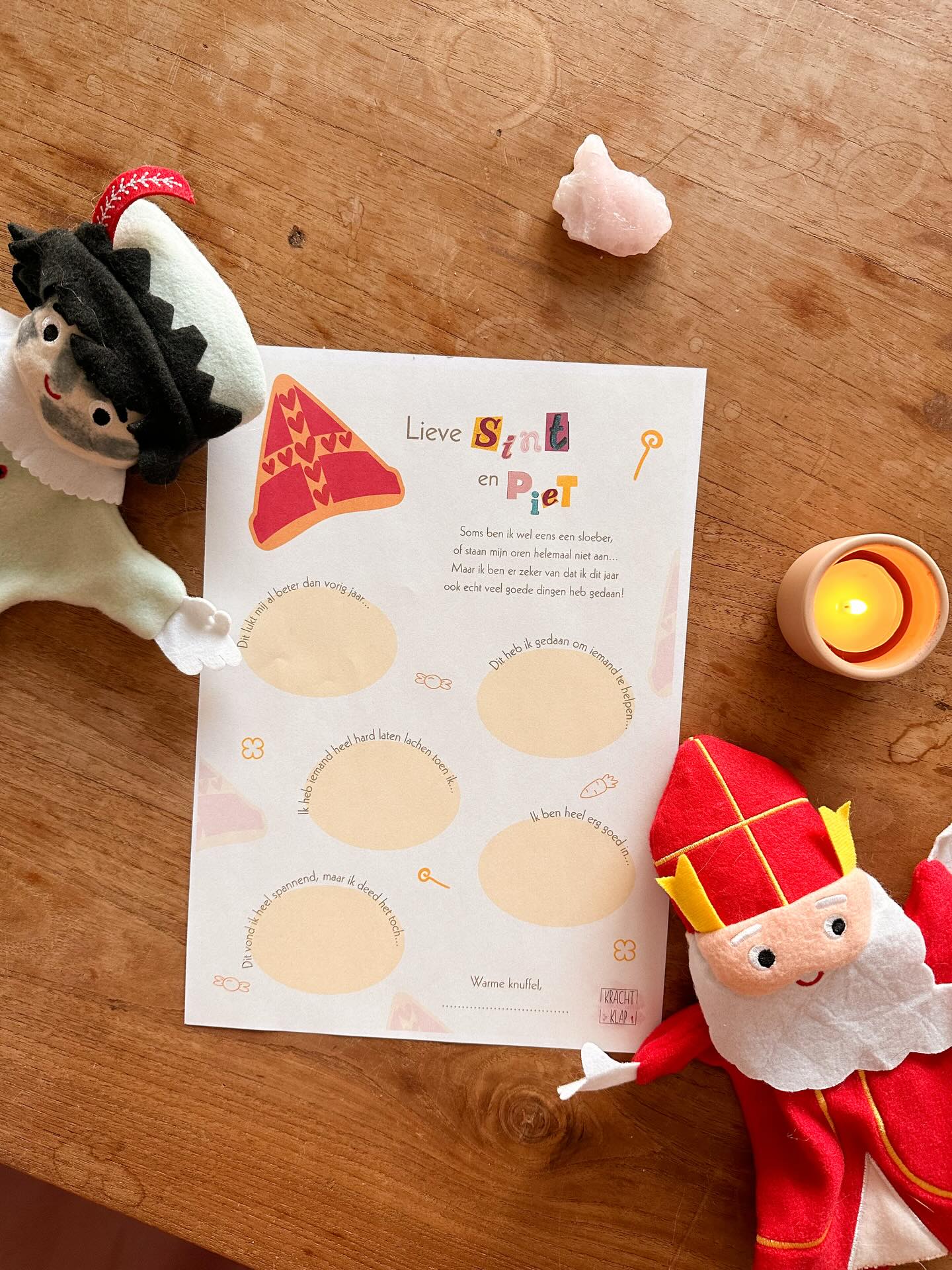 Brief aan Sint en Piet 🤎
Deze ligt hier al klaar om met Liese en Nand in te vullen volgende week. Ze maakten al heel wat tekeningen voor Sinterklaas, maar met deze brief kan ik hen specifiek ook hun krachtbronnen nog eens laten benoemen. Dat zorgt voor positieve emoties over zichzelf en dus een boost in zelfbeeld en zelfvertrouwen.
Liese kan dit al zelf schrijven. Nand is 4 jaar, dus het schrijfwerk neem ik op mij. Maar dat wil niet zeggen dat ik de bijhorende babbel niet enorm waardevol vind. Hier is ondersteunend tekenen ook een optie.
Als jij deze download ook graag hebt om in te zetten in jouw gezin of in een klascontext, reageer dan SINT onder deze post en een ijverig spiekpietje brengt het naar jouw DM’s 🥕
#onderwijs #leerkracht #kinderen #klas #gezin #opgroeien #positiefzelfbeeld #zelfvertrouwen #sinterklaas