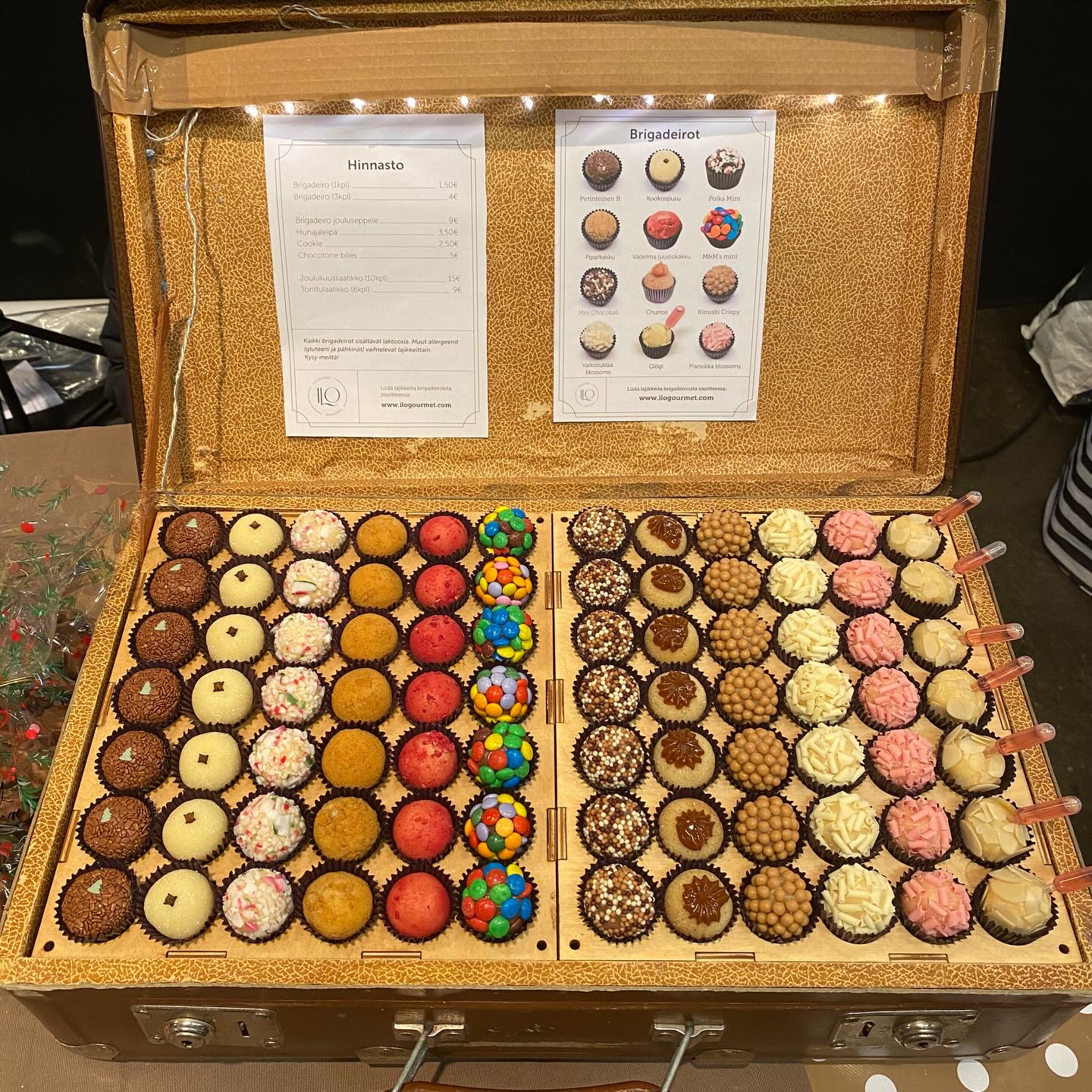 Here’s what I’m bringing to Hiedanrannan Joulu avaus next weekend at @hiedanranta !🤩🎄
Which brigs should I make extra batches of? 👀
Comment your favourite ❤️
.
.
.
.
.
#ilogourmet #rakastanbrigadeiroa #jouluiloa @luovataukoagency