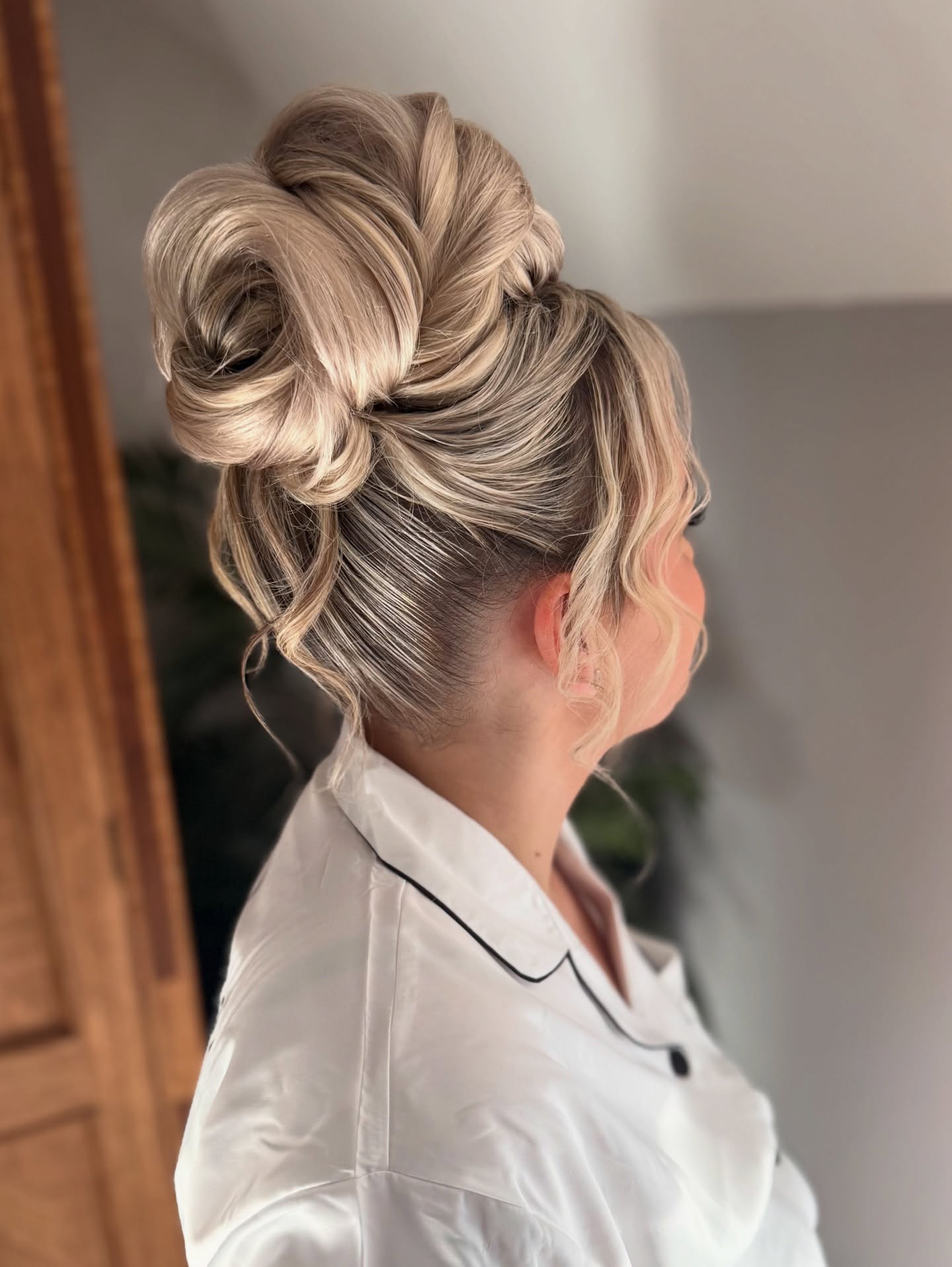 Seeing the new year in rocking this beaut! 🫶
Happy Wedding Day @chelsea.towner ❤️
#weddingday #happynewyear #weddinghair