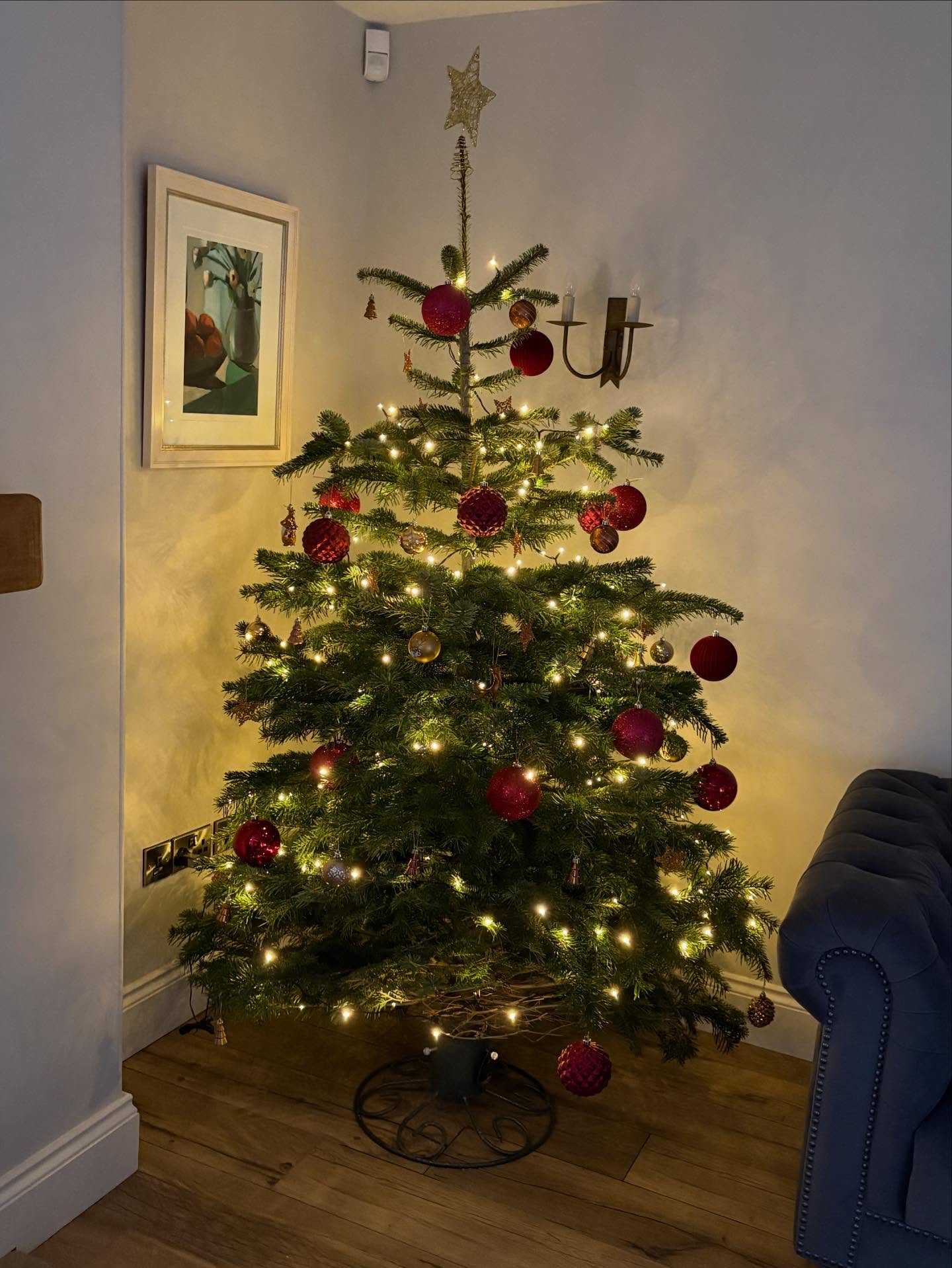 Christmas tree up ready for our guests arriving this weekend 🎄#holidaylets #lincolnshireholidaylet