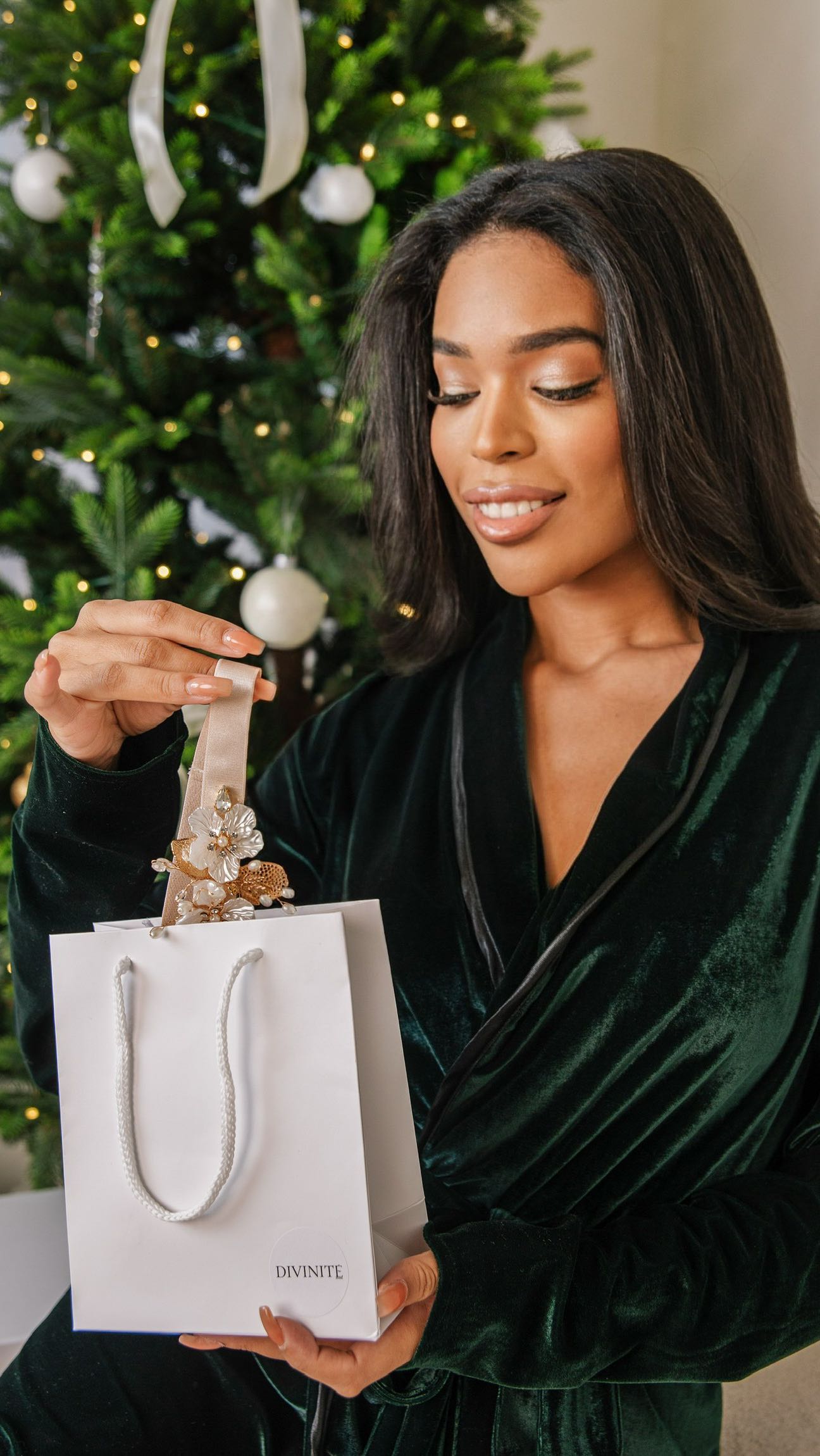 Hledáte dárek, který opravdu ohromí?
Naše pyžama a župany šijeme na zakázku, přesně pro ni. 🤍 Objednejte ještě dnes a doručíme do Vánoc. 🎁 Kapacity jsou omezené!
#vanoce #vanocnidarek