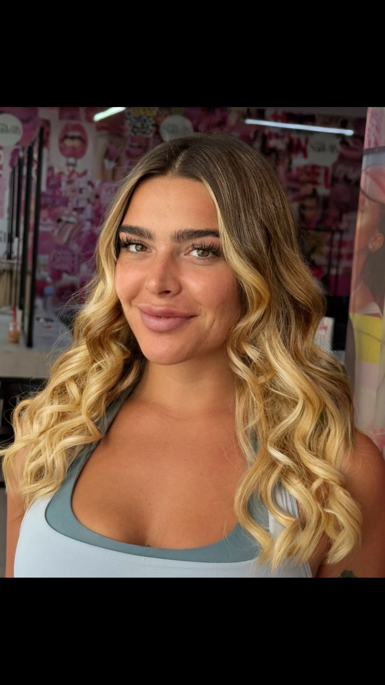 Blonde, blended, and beautifully extended ✨
At The Salon Dubai, @sophdoeshairdubai creates seamless blonde transformations with extensions that add softness, length, and effortless movement.
Every shade is customized, every strand placed with intention, and every result crafted to glow from every angle.
Blonde artistry above the city @sophdoeshairdubai located at Sky View tower 💛
#TheSalonDubai #HairBySophie #DubaiBlondes