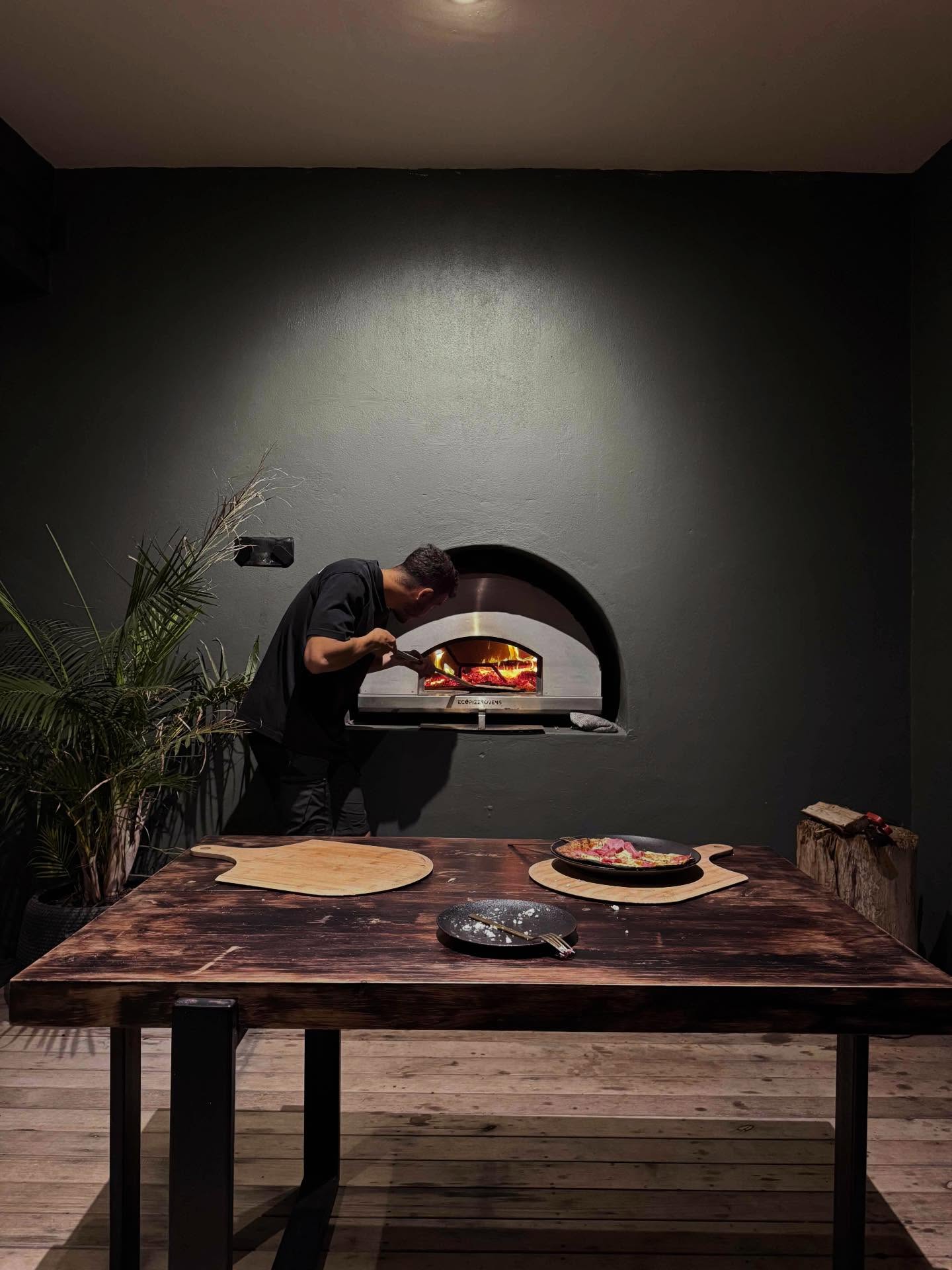 Pizza nights at our Soetdoring cabin.
#copiaecocabins #soetdoringcabin #getaway #romanticgetaway #westerncape #pizzaoven