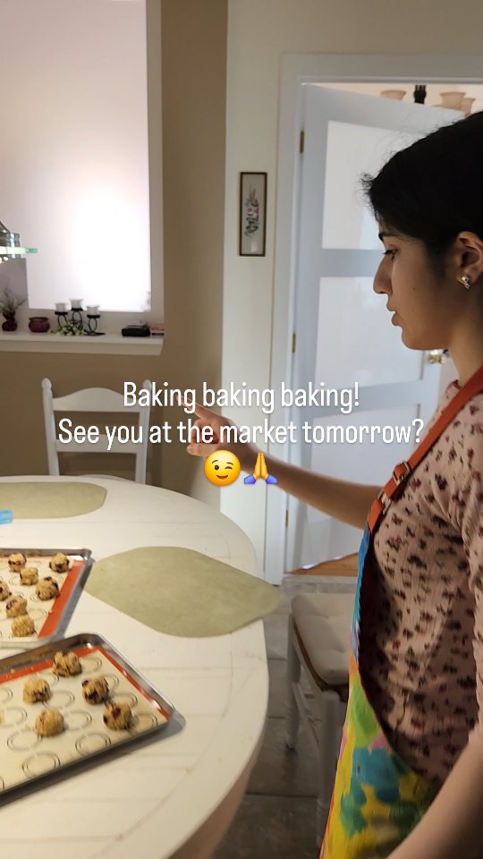 Baking for the 🎄 Christmas 🎄 market tomorrow, Saturday @newmarket_farmersmarket
Come by from 9 to 2.
Can't wait for you to try my treats.
#bakingwithneekta #sensitivett #glutenfree #dairyfree #farmersmarket #christmasmarkets