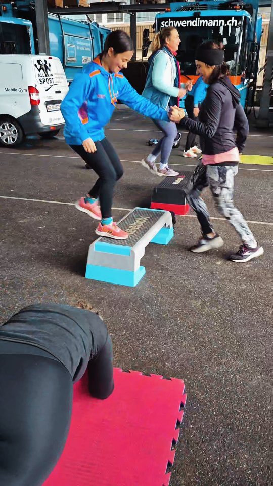 Der Sonntag beginnt am besten mit Bewegung, guter Laune & Gemeinschaft 💪🏼😊
Du möchtest auch was für dich tun & dich mit einem vielseitigen Ganzkörpertraining an der frischen Luft aufs nächste Level bringen? Komm gerne am Mittwochabend oder Sonntagmorgen in Münchenbuchsee vorbei, wir freuen uns auf dich!
➡️für alle Levels geeignet! 💯🫡
Infos zu all unseren Trainingsangeboten (wir trainieren auch im Gym) in & um 📍Bern findest du auf unserer Homepage www.all-in-sport.ch 🤝🏻
#allinsport #gruppentraining #bootcamp #krafttraining #ausdauertraining #gutelaune #gesundheit #allincommunity