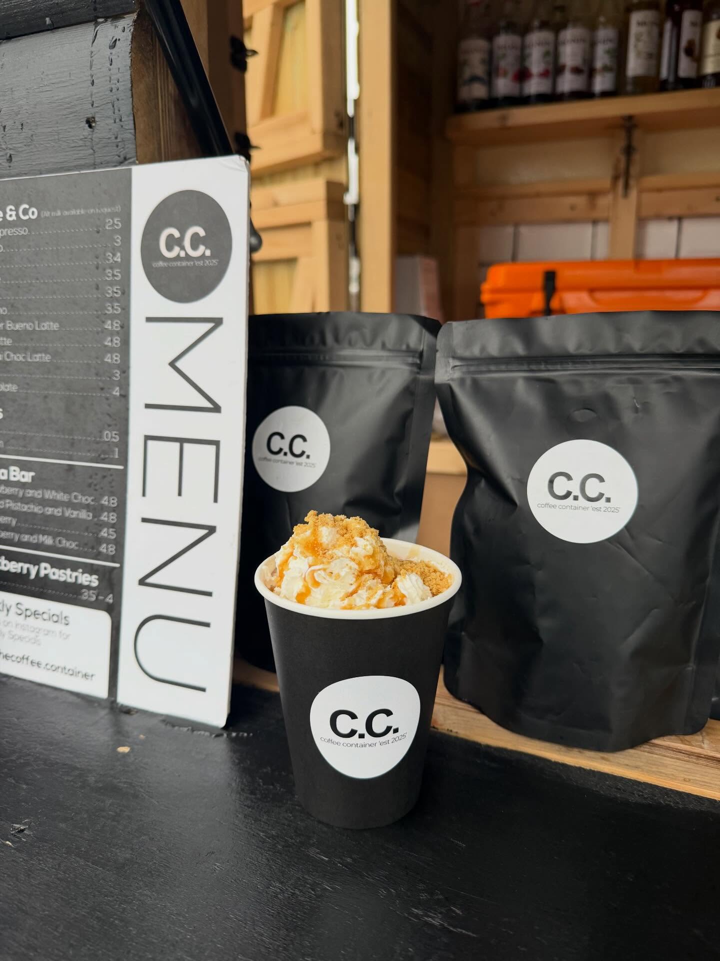 A new winter warm-up is here ❄️
Salted caramel hot choc with cream and gingerbread crumb 🎅
Just ask at the hatch
Treat yourself this week. ✨