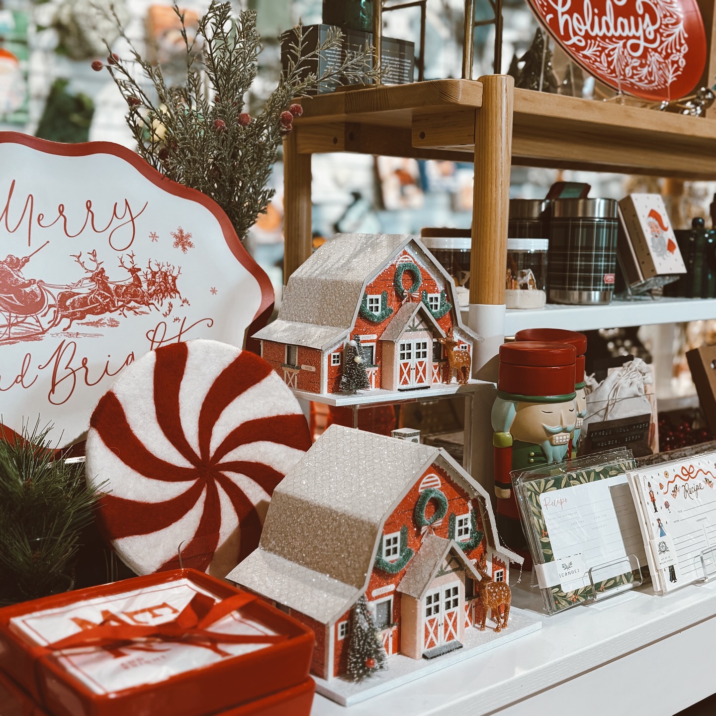 Just 21 days until Christmas!! If you haven't already, it's time to start shopping!!🎄🎁