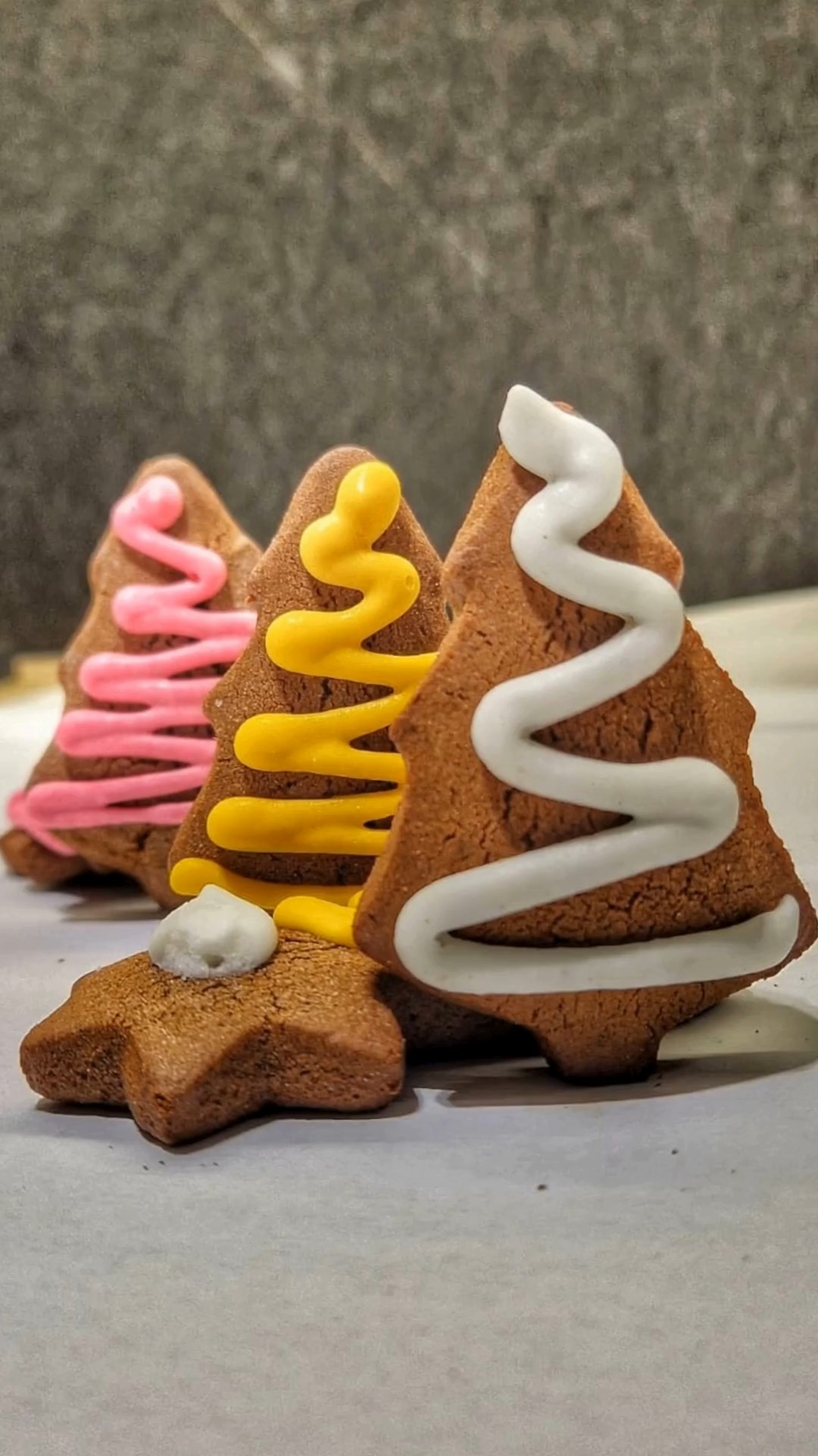 🎄 Pierniki Świąteczne - Ręcznie zdobione • Produkcja hurtowa ✨
Nasze ręcznie zdobione Pierniki Świąteczne powstają w dużej, profesjonalnej produkcji — z zachowaniem jakości, tradycji i domowego charakteru 🎄💛
Oferujemy sprzedaż hurtową dla sklepów, cukierni, kawiarni, firm prezentowych i partnerów B2B.
Szukasz słodkości na świąteczny sezon? Chętnie przygotujemy ofertę dopasowaną do Twoich potrzeb ✨
📩 Skontaktuj się z nami w sprawie współpracy hurtowej
👉 www.misslizzy.com.pl
#MissLizzy #PiernikiŚwiąteczne #ProdukcjaHurtowa #SprzedażHurtowa #B2B #ŚwiąteczneSłodkości #RęcznieZdobione #PolskaMarka #ŚwiątecznySezon