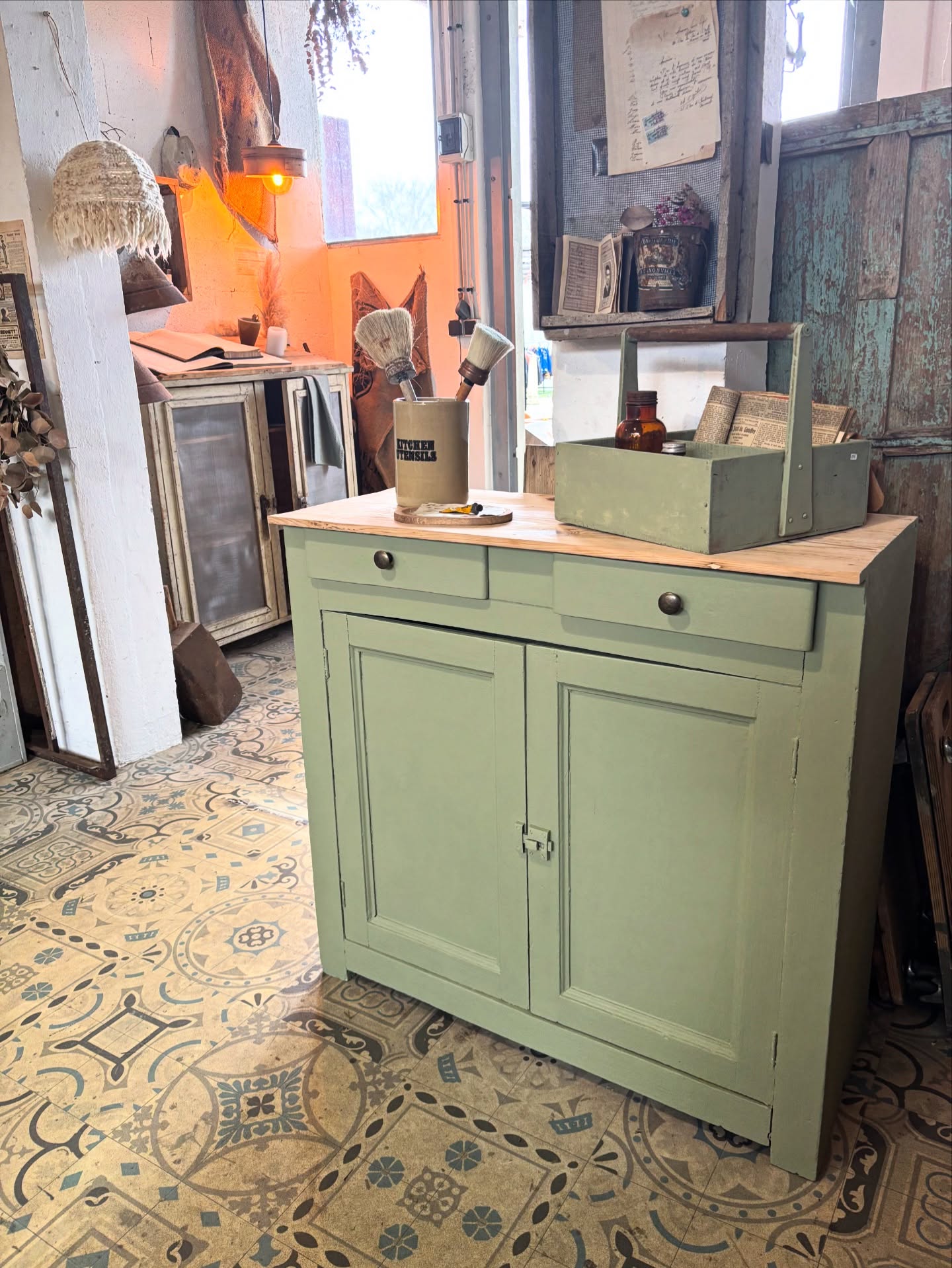 On se retrouve comme chaque week-end aux @pucesducanal avec de jolies nouveautés 💚
Stand Oslo - Samedi 9h-13h et dimanche 9h-15h
#brocante #puces #lyon #brocantique #chiner #pucesducanal #retourdechine #brocantenligne #boutiquedeco #puceslyon #meubleancien #meubledemetier #frenchfleamarket