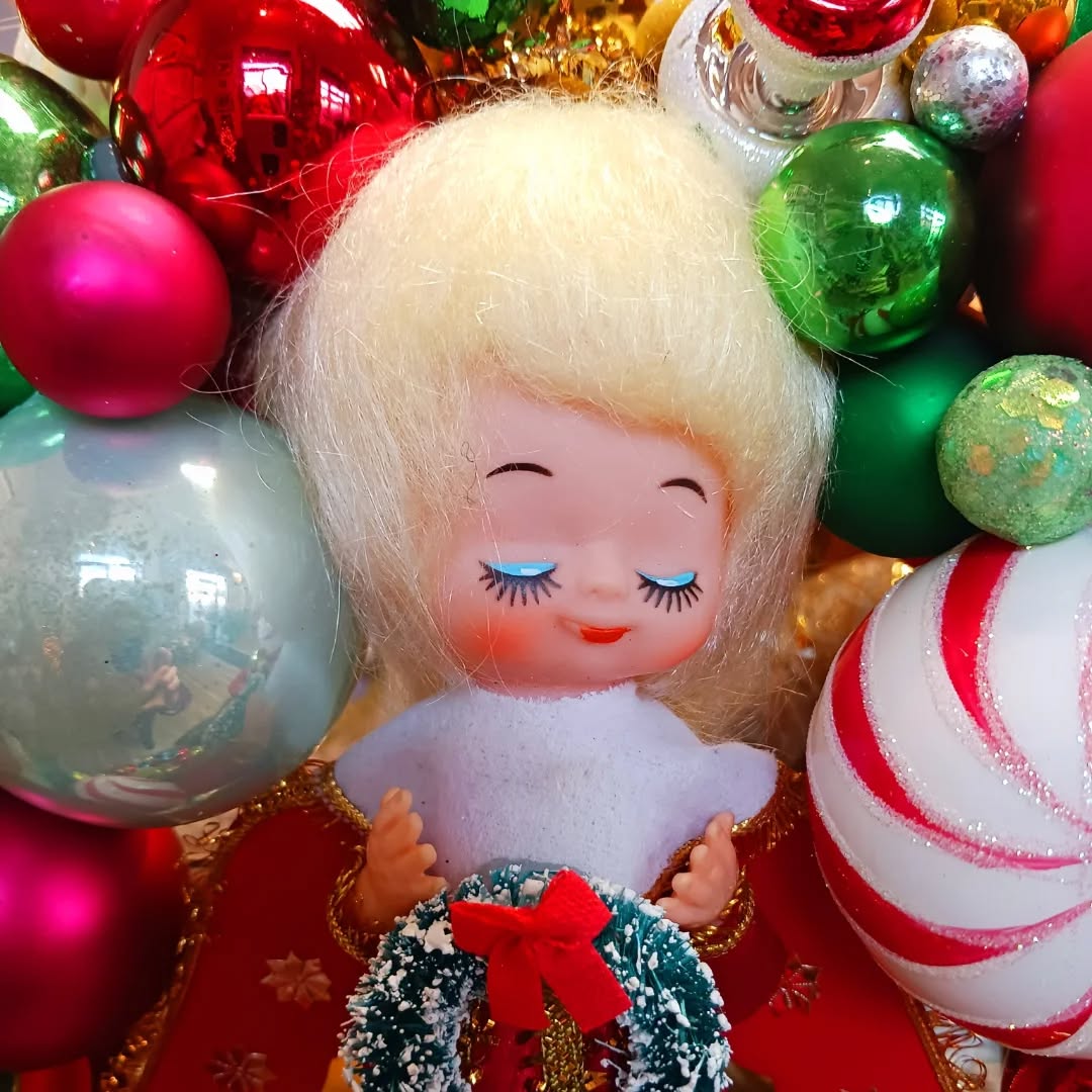 Stay calm and shop small ❄️❄️❄️ Ornament wreaths created locally ❤️