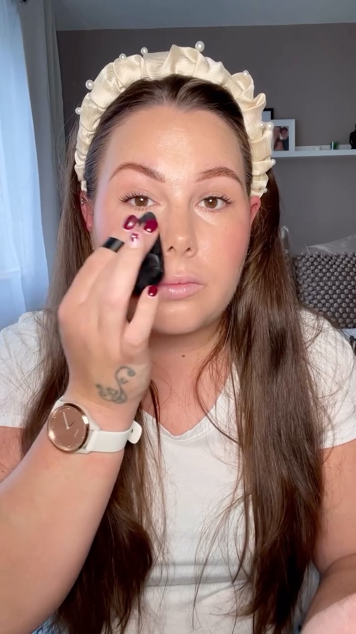 The truth? You can’t 🤷🏻♀️👇🏼
One of my most asked questions when a client sits in my chair is “how do you stop the creases under the eyes?”
You can’t, your face moves!
BUT
I can help you 🧚✨
I want to share my techniques with you, that’s what’s causing your concealer and powder to crease - not your products or your eyes!
I’m going to hold a FREE online class where I will show you what to do and you can ask me all the questions.
Sounds like what you need, right?!
Keep an eye out for the booking link to reserve your space 💌
#makeupmasterclass #learnmakeup #learnmakeuponline #makeupartistwales