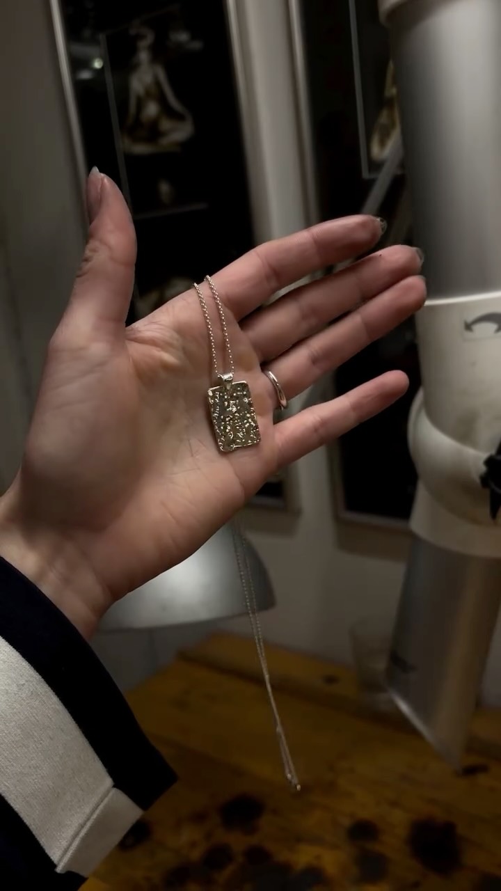 This beautiful pendent is officially finished!
What do you think??😍
#smykker #smallbusiness #handmade november_smykker jewellery