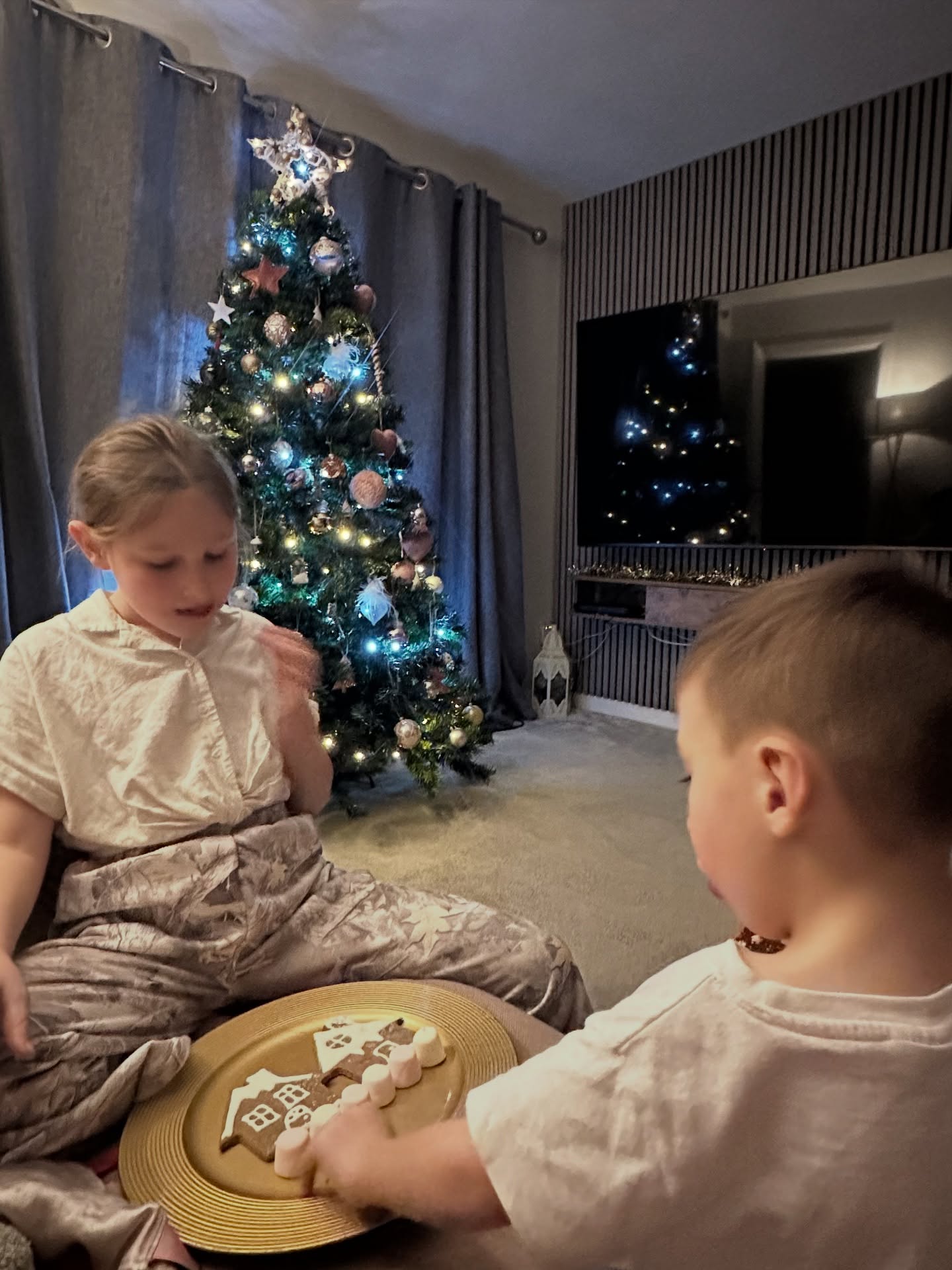 ✨ DECEMBER STARTS TOMO… and here’s me keeping it real ✨
I had big plans to create a huge “December is starting tomorrow!” post tonight…
🫣 BUT honestly? If I’d done that, it would’ve eaten into two things FAR more important:
🎄 Putting up the tree & eating treats with the kids 🍪
💛 Checking in with my incredible Core Builder ladies who’ve just finished their program - their results have been mind-blowingly wild (wait until you see the transformations this week 😭🔥)
So instead of a polished post of November highlights and big December promo.. you’re getting real life 💁♀️!
Because this evening looked like family, love, and replying to every single mum who trusted me with her journey. And that matters more than anything 🥹❤️
And honestly… we’ve had A LOT on our plate recently…
Endless illness, the usual mum juggle 🤪… and I’ve basically been living inside my new Kate’s Mum Fit Club app, coaching ladies and getting FITMAS ready for website members 🎄💪
🎅 FITMAS can keep anyone going this month 🙌 incredibly fun, doable, light-hearted workouts to help you feel GOOD during a hectic, emotional, festive season 🎶
(And yes… the Christmas workouts with Lettie are as cute as ever 😭💛)
And tomorrow… TWO brand new programs drop inside my app 📱🔥 Ladies - get in my inbox for January waiting lists ! 📥
The results landing in my inbox have been UNREAL 🤯
I’ve poured so much love into them and into every single woman doing this with me. 🥹🤍
So here’s to it…
✨ Family festivities have officially begun 🎅
✨ November - well done for showing up (even on the messy days) 😉
✨ December - we restart, we reset, we keep moving in ways that feel good 🥰
It’s going to be a wonderful month ladies 💫🎄 … THANK YOU SO MUCH FOR ALL YOUR SUPPORT ALWAYS. It means the absolute world 🌍
I’m right here with you - finishing 2025 STRONG! 😍🎉✨
#family #fitness #fitmas #legsbumsandbubbas #katesmumfitclub