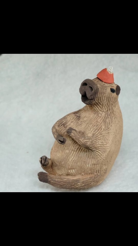 Our holiday hats are on & ready to celebrate!
Last chance this season to buy in-person 🎁
🎅Screw Factory Holiday Show, Friday, Dec 19th – 21st, Lakewood, OH
#ceramicsculpture #ornaments #hedgehog #redhat #lakemonster #lakeeriemonsters #capybara #narwhals #whitebirch #lakewoodohio #ceramicart