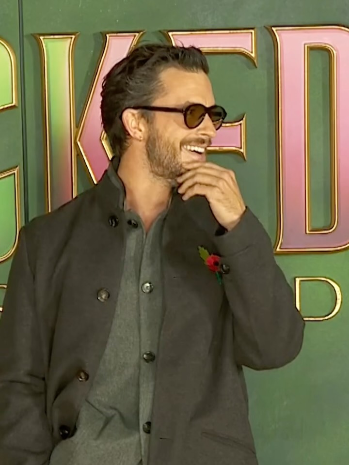 The magic of Wicked went global as DDA partnered with Universal Pictures International across a series of high-profile events worldwide💚💗
In the UK, DDA delivered full media management at the film’s London premiere, where our Live Content team produced a seven-camera livestream that brought fans everywhere an exclusive, up-close look at the cast and the celebration.
Our International team supported red-carpet and press activities throughout the global tour, with standout moments in Paris, Singapore, and London.
Meanwhile, our Awards team coordinated 14 special screenings and Q&A events featuring the spellbinding cast and creative team behind the film✨