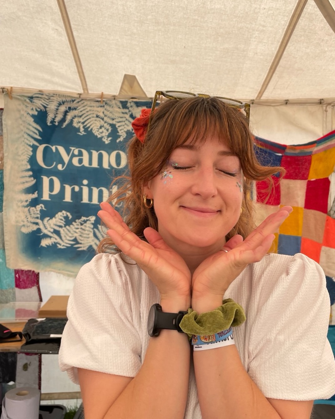 Pretty please. Help me get back on your algorithm 😩 2025 has been an amazing year for workshops, 1:1 sessions and festivals! Sadly, the algorithm is favouring my posts less and less… I don’t think it’s because you care less, there is so much noise out there it’s hard to cut through. Shout out to my diehard people (hey mum & dad!) Please like and comment on my last few posts, it boosts all this hard work back into the viewers eyes. The gesture will be returns as I’m sure I’m not alone in the slump 🤪
📷 from @campbestival 2025. Can’t wait to go back for 2026!