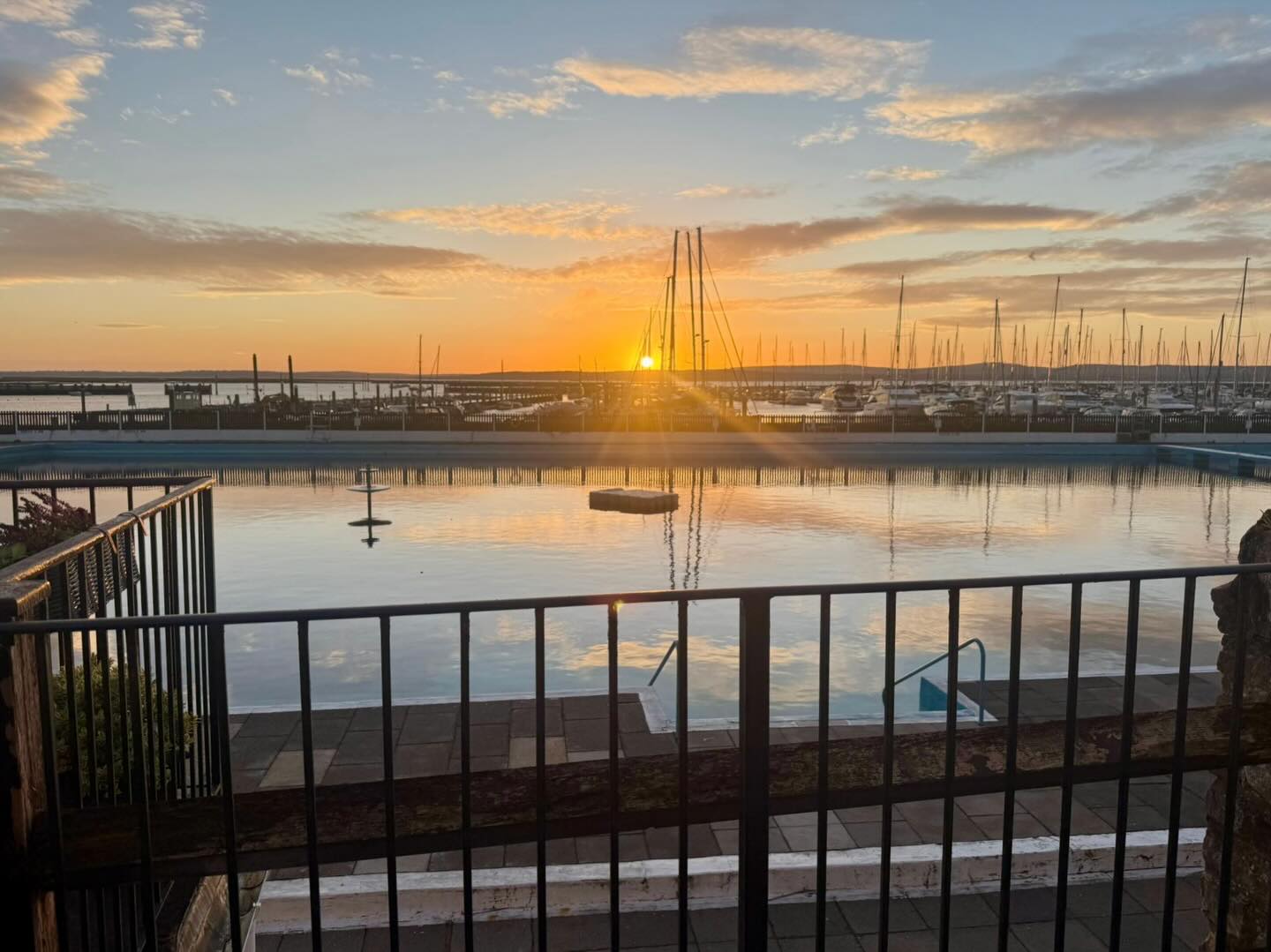 Yoga, swim, sauna, run, breathwork, SUP, fitness, cycle, relax……Is there any better place in Lymington to start your morning routine? 🌅
#hellooutdoors #sunrise #startyourdayright #wellnessjourney #lymington