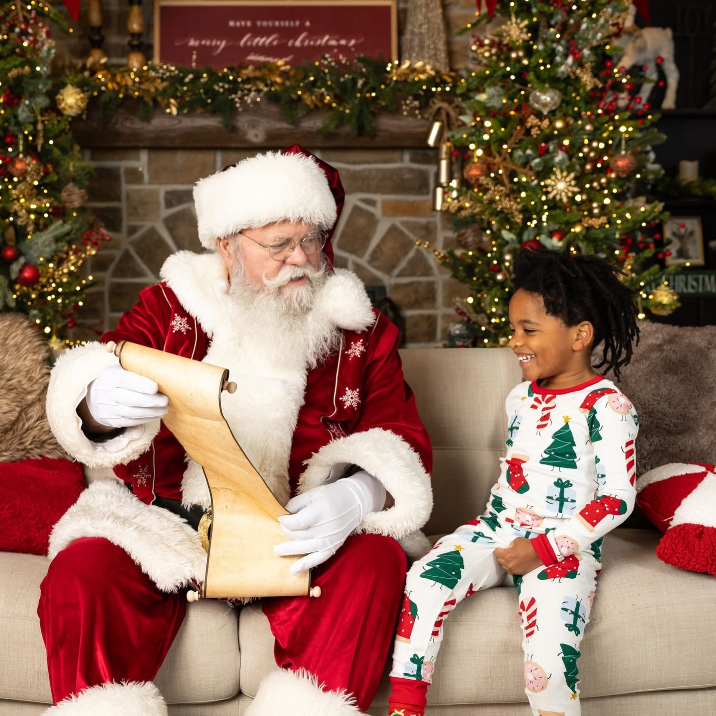 When Santa officially confirms that you’re on the Nice List ❤💚