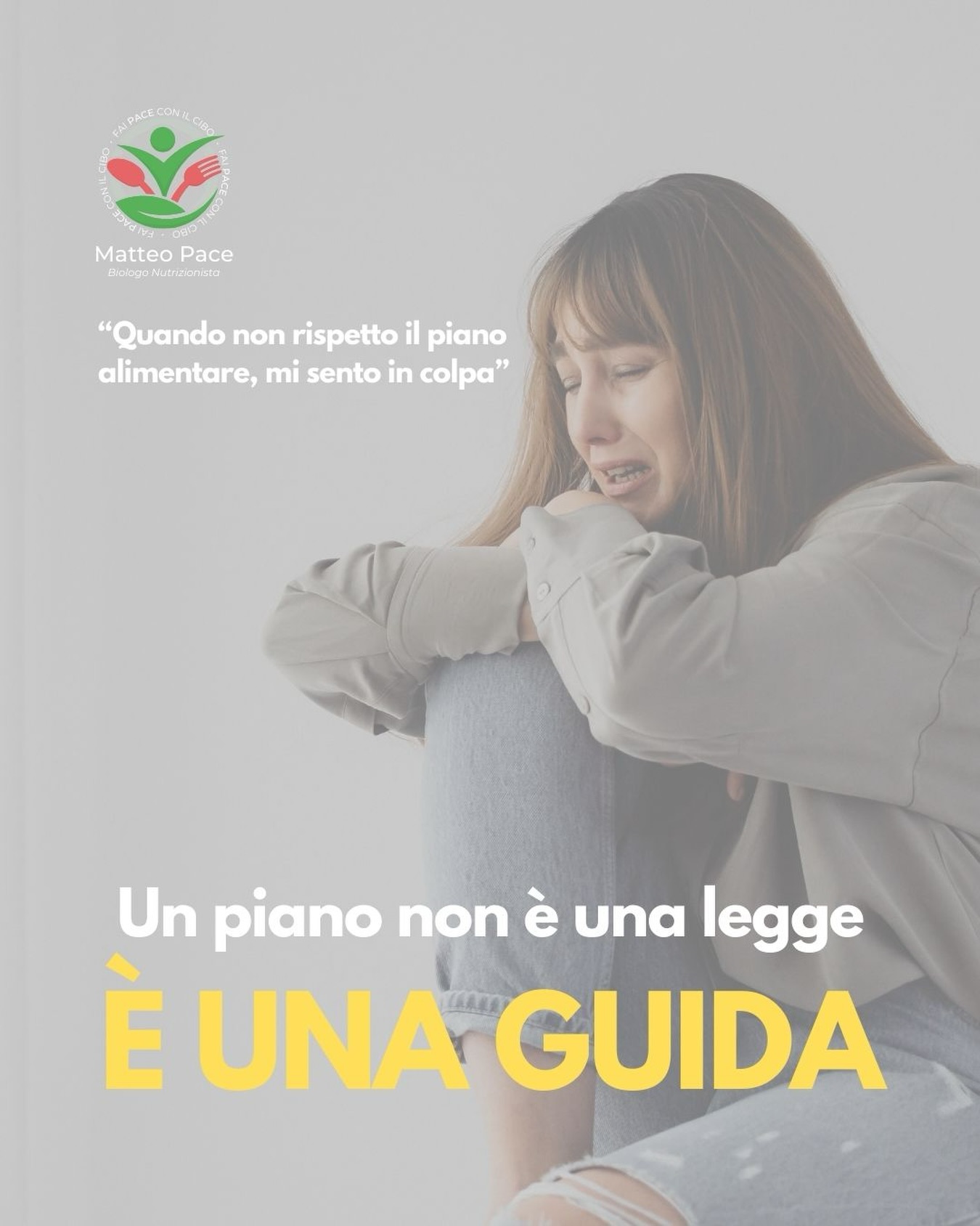 Quante volte ti è successo? Guardi il foglio appeso al frigo, guardi quello che hai appena mangiato, e senti quel peso sullo stomaco che non c’entra nulla con la digestione. È il peso del giudizio.
Ma voglio dirti una cosa da professionista, ma prima ancora da essere umano: la perfezione non esiste in nutrizione e non è nemmeno richiesta.
Un piano nutrizionale non è una legge del codice penale che, se infranta, prevede una condanna è una mappa. 🗺️
Il senso di colpa è l’unico vero “ingrediente” che fa male alla salute, perché trasforma il cibo in un nemico e te in un imputato. 🫵🏻
Usa il piano come una bussola per tornare in rotta, non come un martello per colpirti quando inciampi. La flessibilità non è un errore è parte della cura.
#matteopacenutrizionista #faipaceconilcibo #sensodicolpa #nutrizioneflessibile #pianoalimentare #benesserepsicologico #biologonutrizionista #sgarroconsapevole