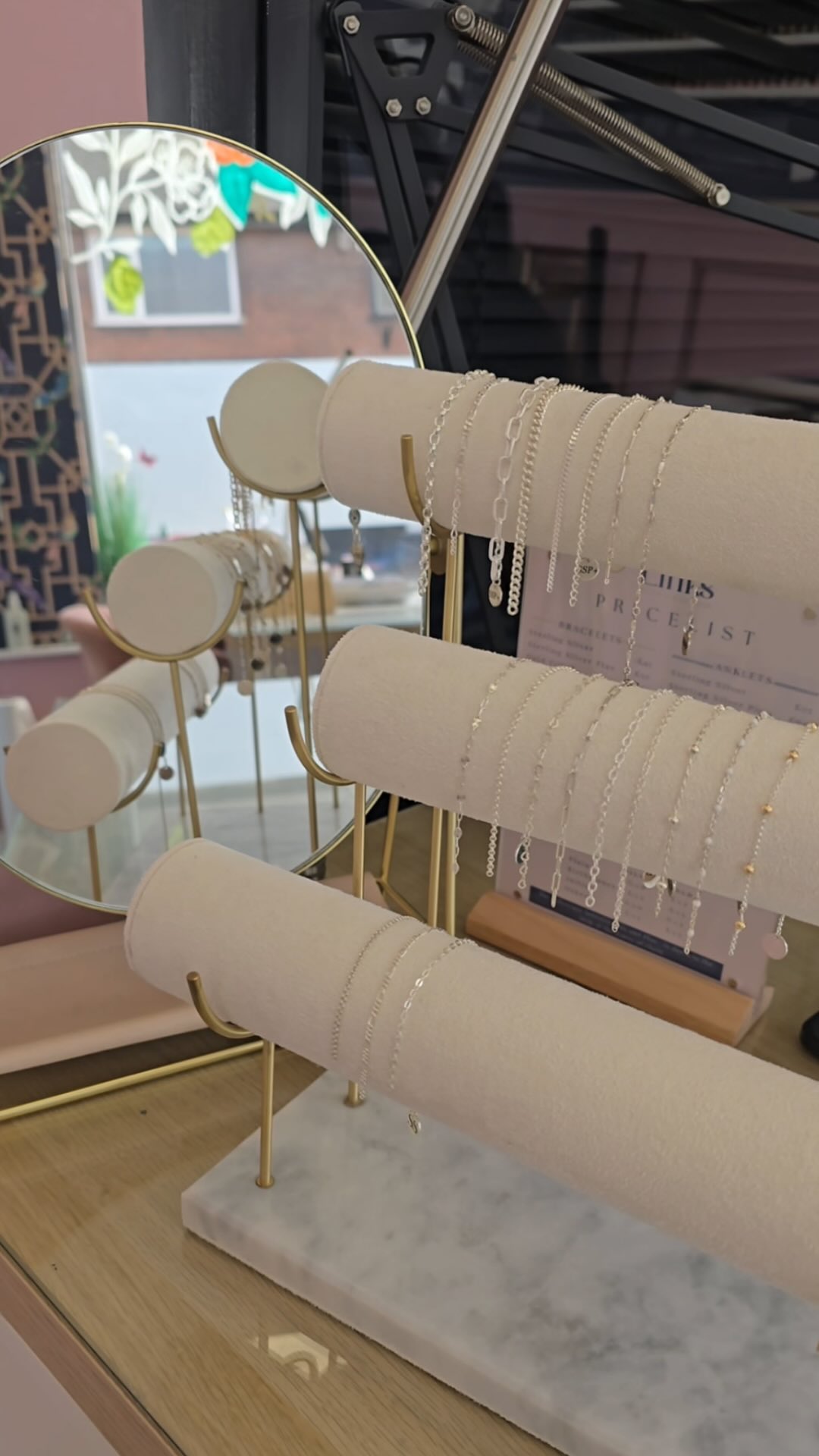 Oh but wait… what IS permanent jewellery?!⚡️💓
Here’s your answer in 5 steps & 5 seconds✨
No, we don’t weld it to your skin.
No, it’s not painful.
YES, you definitely should book with us and come to get welded at Staffordshire’s 1st Permanent Jewellery biz💅🏼✨
⚡️ Staffordshire based | ♾️ Tap the link in bio to book your forever moment with us.