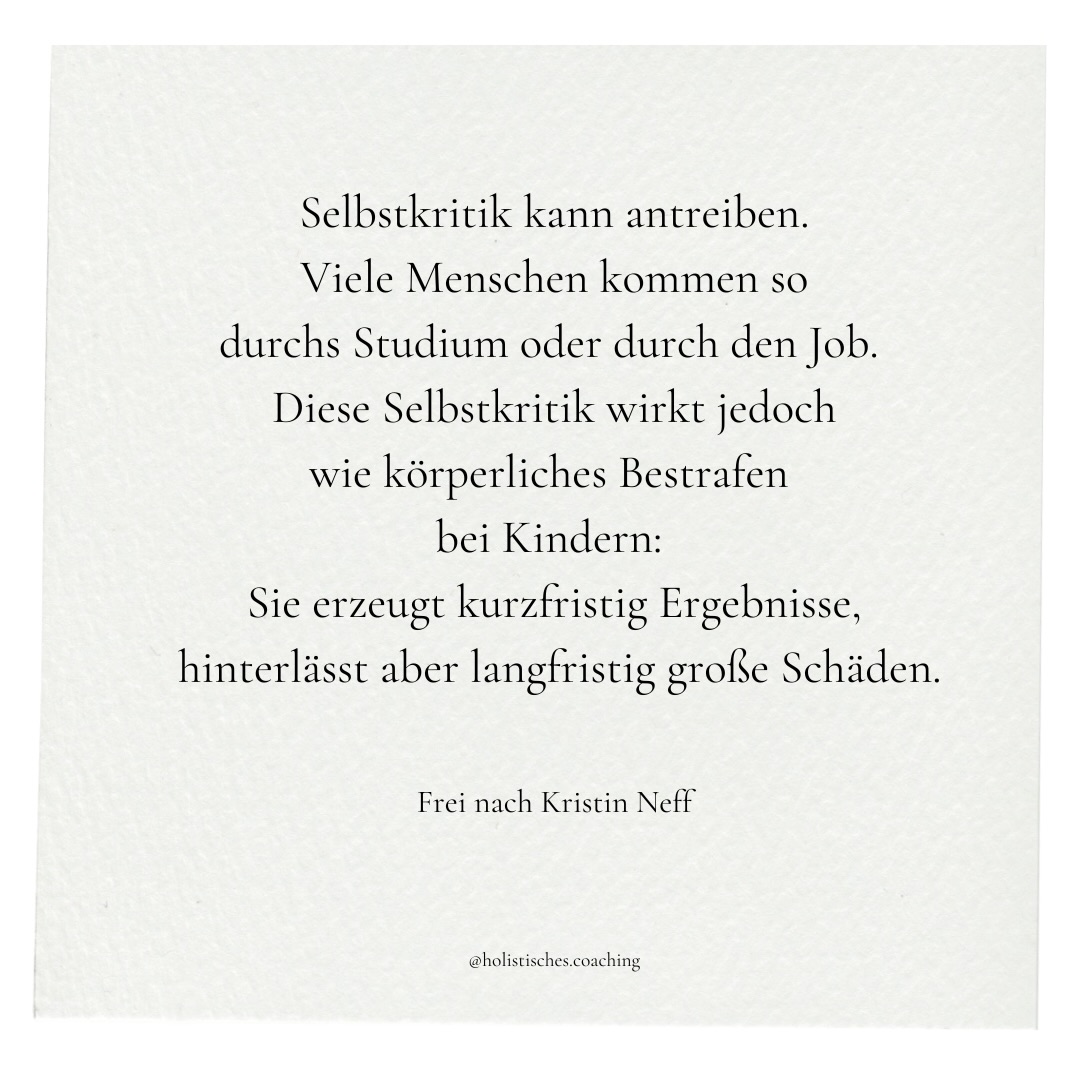 Dies ist oft der Wendepunkt für viele ausgebrannte High Achiever:
Mitfühlend mit uns selbst zu sein, ist einer der größten Schritte in Richtung Heilung und persönlichem Wachstum.
Es ist der Paradigmenwechsel, der aus guter innerer Arbeit erwächst, den die meisten allerdings nicht als Schlüssel erwarten.
Er ist jedoch die Grundlage für all den Wandel, den wir später im Außen bewundern — egal ob ein gesünderes, zufriedeneres oder auch (wieder) erfolgreiches Leben.
Oft begegne ich in meiner Arbeit jedoch großen Widerständen gegenüber Selbstmitgefühl.
Vor allem bei Menschen, die lange leistungsstark durchs Leben gegangen sind.
Die viel erreicht haben.
Und irgendwann erschöpft nicht mehr weiter konnten.
Selbstmitgefühl erscheint vielen als „Gefühlsduselei“ oder als „Verweichlichung“.
Das ist verständlich — vor allem, wenn wir früh gelernt haben, dass Leistung belohnt wird, während unsere weicheren, schwacheren Seiten wenig willkommen waren.
Aber genau hier liegt der Wendepunkt für viele High Achiever, die an ihre Grenzen stoßen:
Leistung und Können auf eine neue Basis zu stellen.
Dinge zu tun, nicht weil wir „sonst nicht gut genug“ sind —
sondern weil wir gut sind, so wie wir sind.
Ziele verfolgen — aber dabei gut auf uns zu achten.
Pausen. Güte mit uns selbst. Zu wissen, wann man einen Ganz runter schaltet.
So wie ein Kind, das sich sicher, gesehen und geliebt fühlt — und gerade deshalb Lust hat, die Welt zu erkunden.
Genau so können auch wir wieder lernen,
unsere Neugier, unsere Energie und unsere Fähigkeiten aus einer sicheren inneren Basis heraus zu entfalten.
Das Ergebnis? Körperliches und seelisches Wohlbefinden.
Nicht als Ausnahmezustand, sondern als neuer Standard.
*
*
*
#selfcompassion #selbstmitgefühl #innerwork #innerearbeit #healingjourney #selbstfürsorge #mentalhealth #psychotherapie #highachievers #burnoutprävention #nervoussystemregulation #persönlichkeitsentwicklung #selfhealing #selbstführung #stressmanagement #hochbegabung #hochsensibel