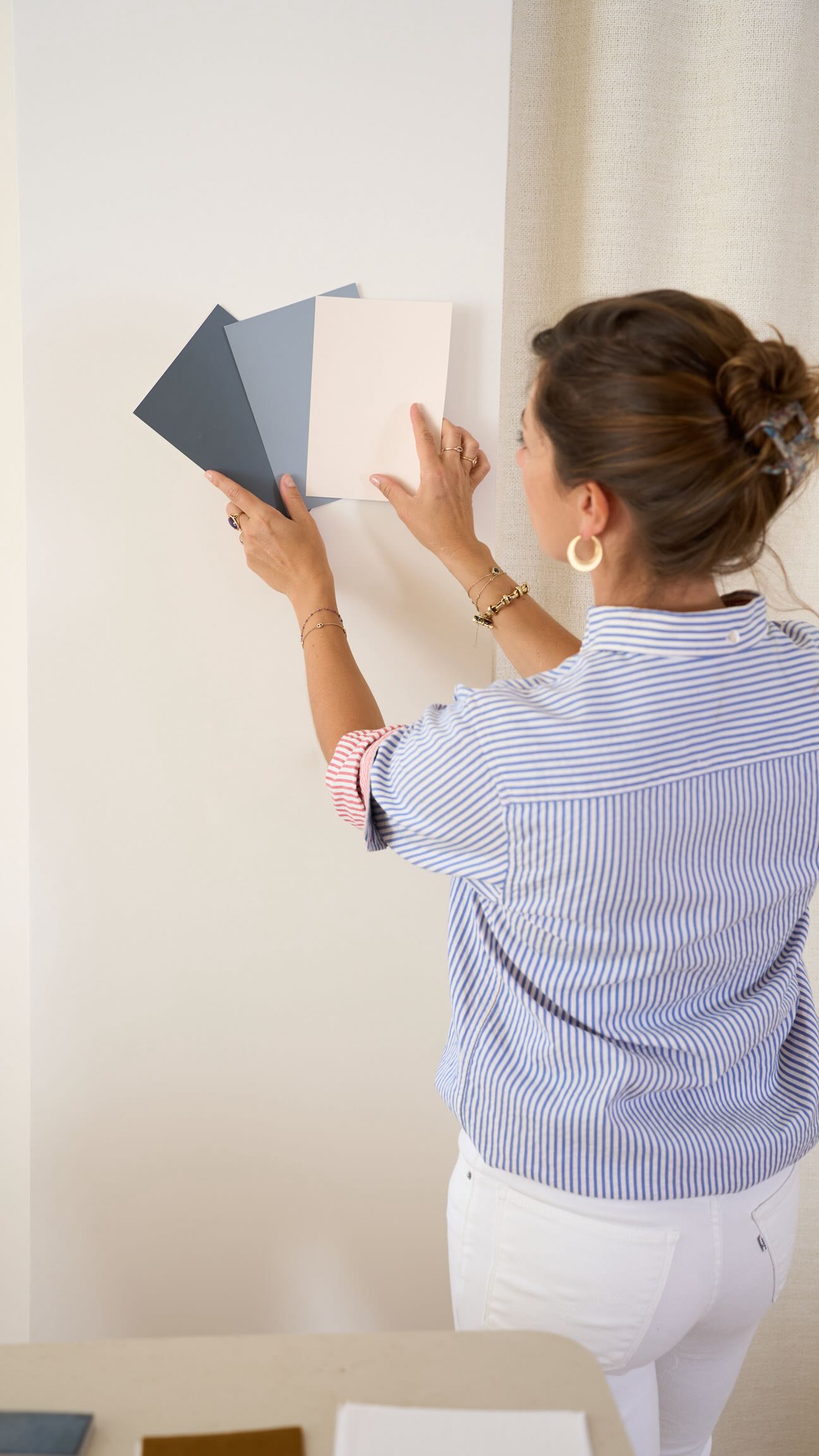 As a French interior designer, I think that :
❌ pure white in a home can make it feel very cold, impersonal and flat, meanwhile adding even a simple touch of beige or eggshell can make a difference
❌ if you make white grout in your bathroom, you’re missing out on something. Making colored grouts can create harmony in a room.
❌ having a big black screen in the middle of your living room can ruin a little your decor, there are ways to hide your TV.
❌ when you decorate your home, don’t choose a color or a furniture just because it is a trend. The only trend you should follow in your home is your own.
DM me if you are interested in a coaching session to learn how to organize your space to make it perfectly adapted to your way of living.
#interiordesign #bonjourinterieurs #expatinlille