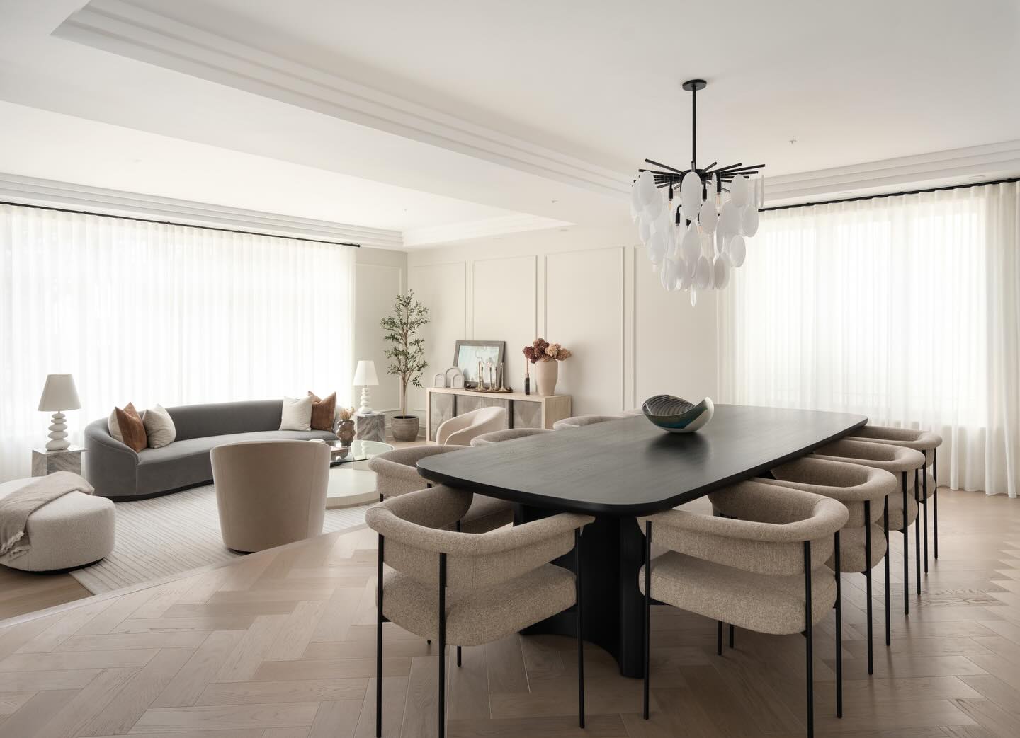 Beautiful interiors start with beautiful windows ✨
These custom sheers add warmth, privacy, and a luxe finish to the space. Contact us to book your free window-treatment consult 📲
#MTLBlinds #WindowTreatments #CustomShades #CustomDrapery #InteriorDesign #MontrealHomes #HomeDecor #SheerCurtains #ModernInteriors #DesignInspo #LuxuryInteriors