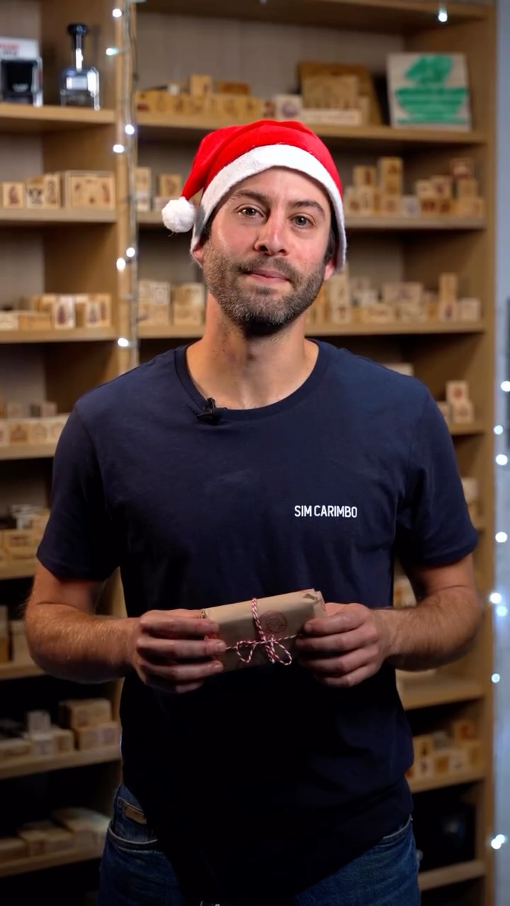 Um simples carimbo, uma manhã de dezembro e muita magia à mistura.
Cada detalhe conta e cada gesto transforma presentes em histórias que ficam na memória ✨
Este Natal, deixa que o teu carimbo transforme o teu Natal 🎄🎅🏼