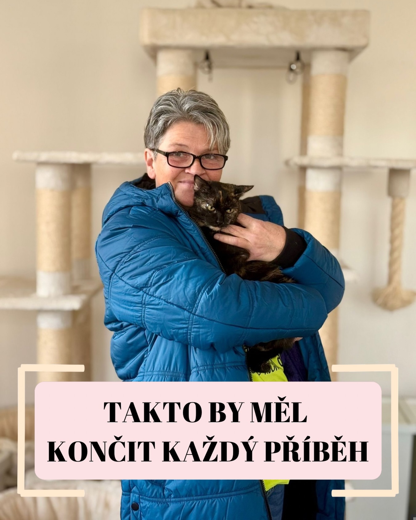 🚗💨 Další výprava do nových domovů!
Ve Šklíbě se zase cestovalo — a tentokrát jednosměrně směrem šťastné konce 🏡✨. Další kočičí pasažéři si sbalili pelíšky, kapsičky a pohlazení od nás… a vyrazili vstříc novým rodinám. A my? My jsme samozřejmě dojatí, nadšení a trošku i pyšní, protože Šklíbina rodina se zase pěkně rozrostla 🐱❤️.
Upřímně… pokud to takhle půjde dál, je jen otázka času, kdy osídlíme celou republiku 😅. Šklíbí kolonie od Aše po Ostravu? Věříme tomu! A když by nám někdo chtěl postavit i pobočku na Měsíci, myslím, že by si tam naše kočky zvykly rychleji než my 😂🌙.
Děkujeme všem, kdo otevřeli svá srdce i domovy — děláte svět lepším místem, jeden chlupáč za druhým 🫶🐾
A těm, kteří o adopci teprve přemýšlejí? No… nenechte se dlouho přemlouvat. Máme tu ještě pár (desítek 😅) kočiček, které čekají právě na vás!
Terka ze Šklíby 🐾